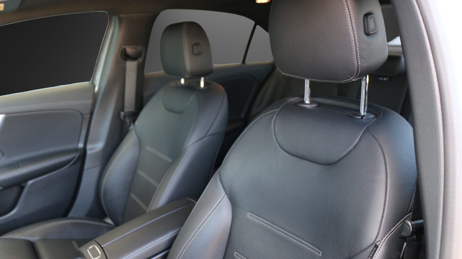 MERCEDES-BENZ A 35 AMG 4Matic-image-7