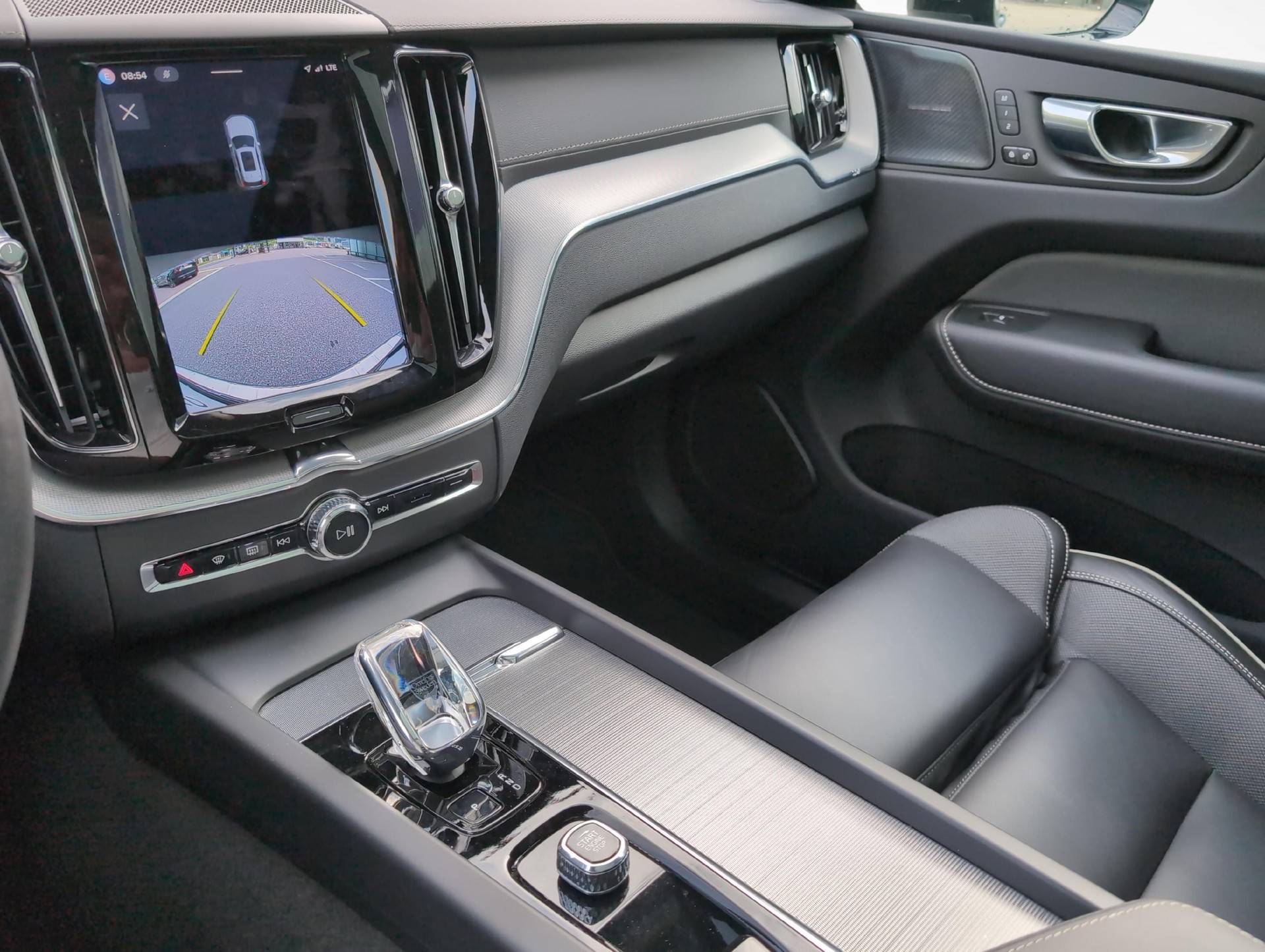 VOLVO XC60 2.0 T6 TE Ultimate Dark eAWD-image-14