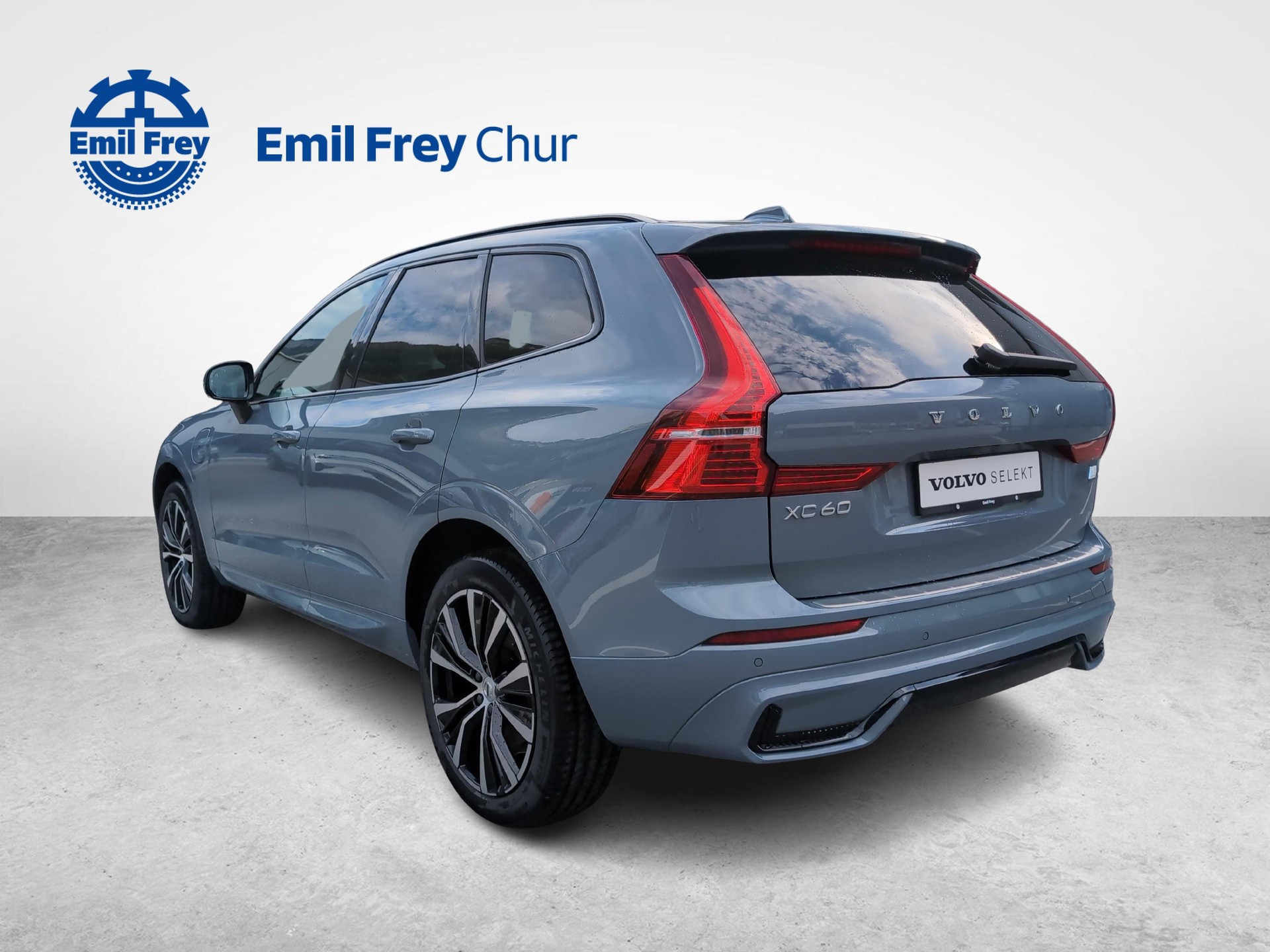 VOLVO XC60 2.0 T6 TE Ultimate Dark eAWD-showroom-element-2