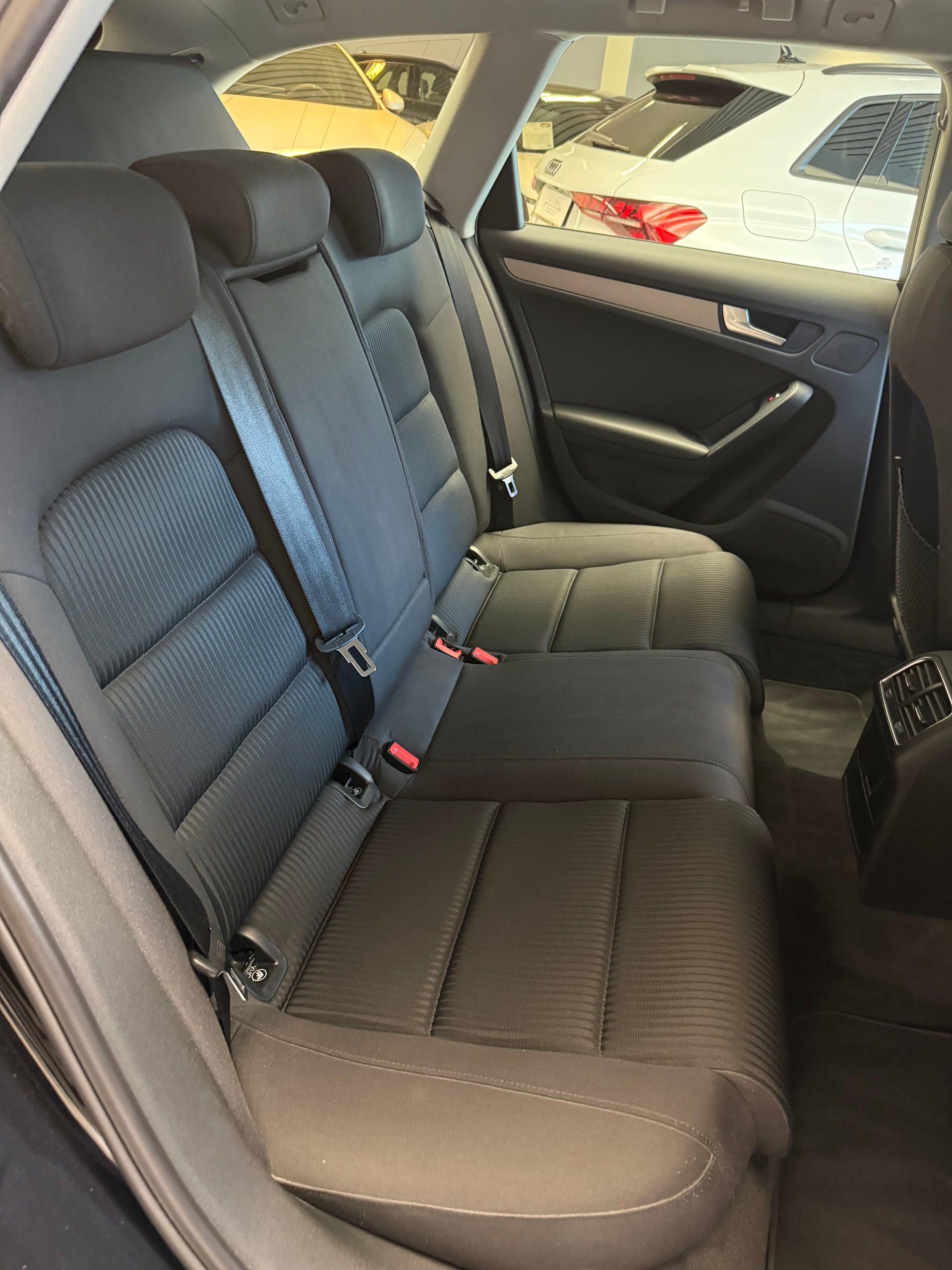 AUDI A4 Avant 1.8 TFSI multitronic-image-9