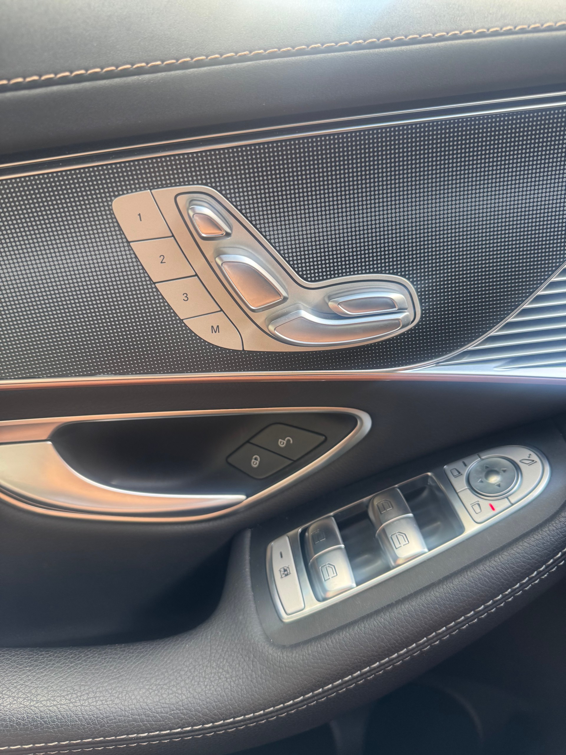 MERCEDES-BENZ EQC 400 4Matic EQ Star-image-4