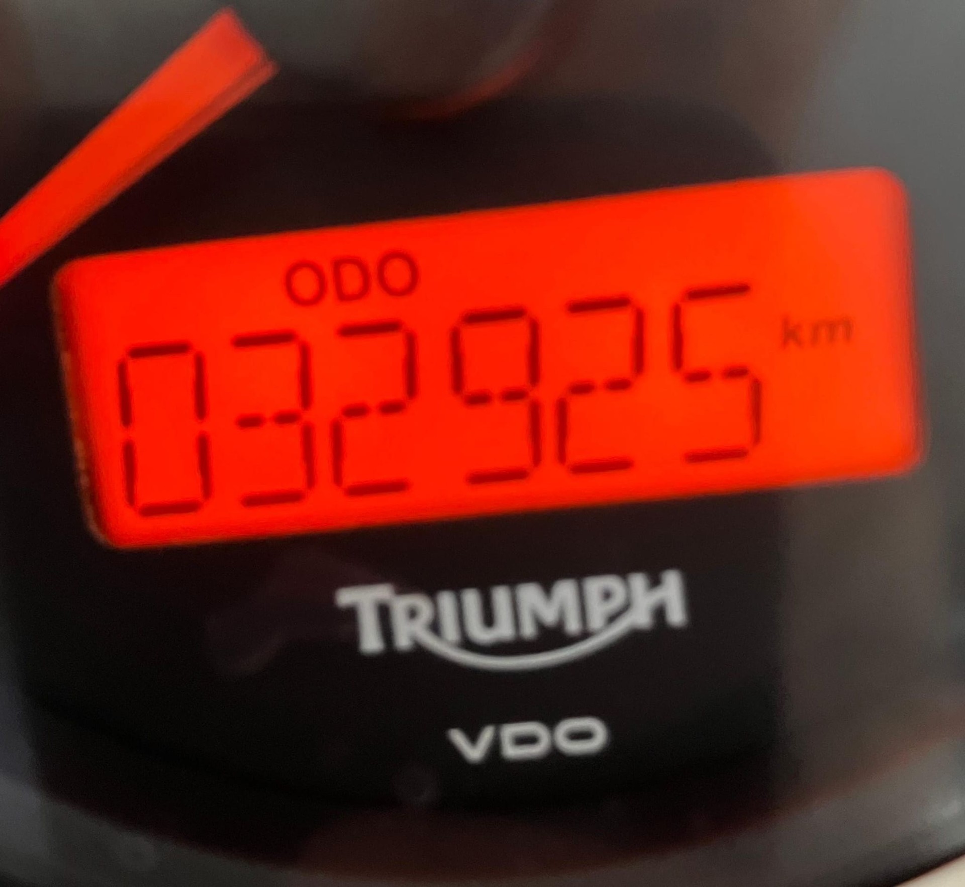TRIUMPH Bonneville 900 i T 100-image-3