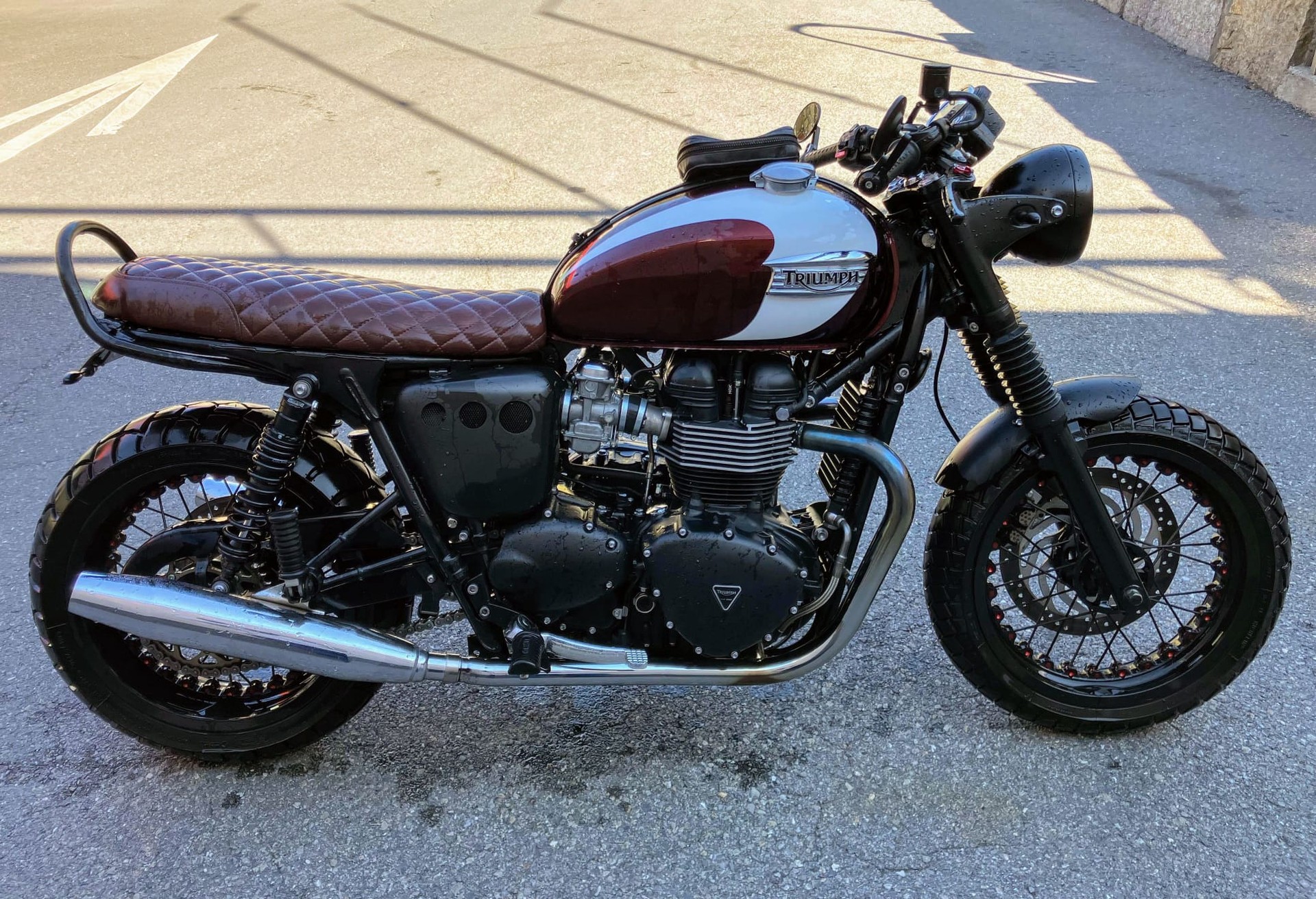 TRIUMPH Bonneville 900 i T 100-image-0