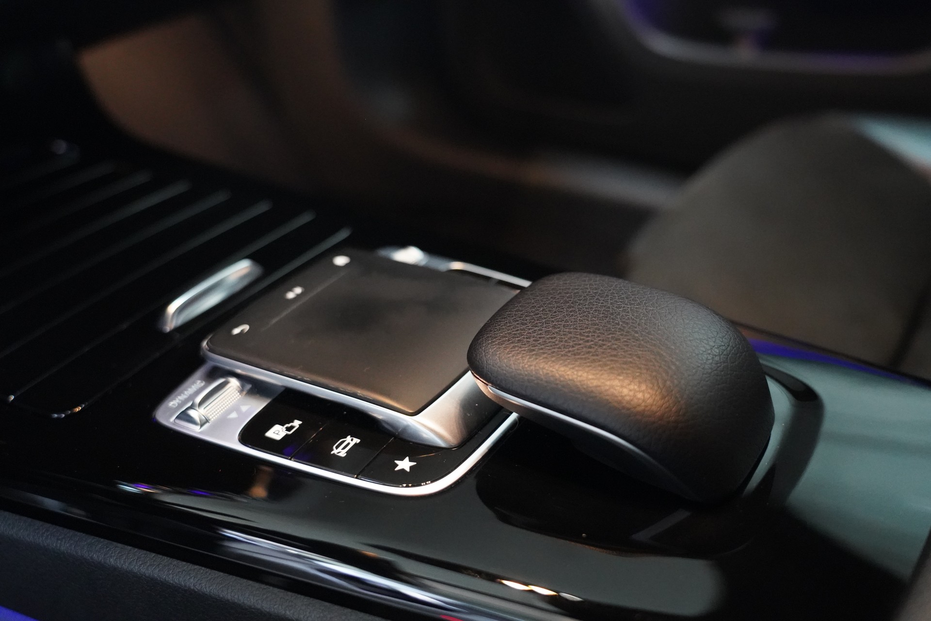 MERCEDES-BENZ A 180 AMG Line 7G-DCT-image-15