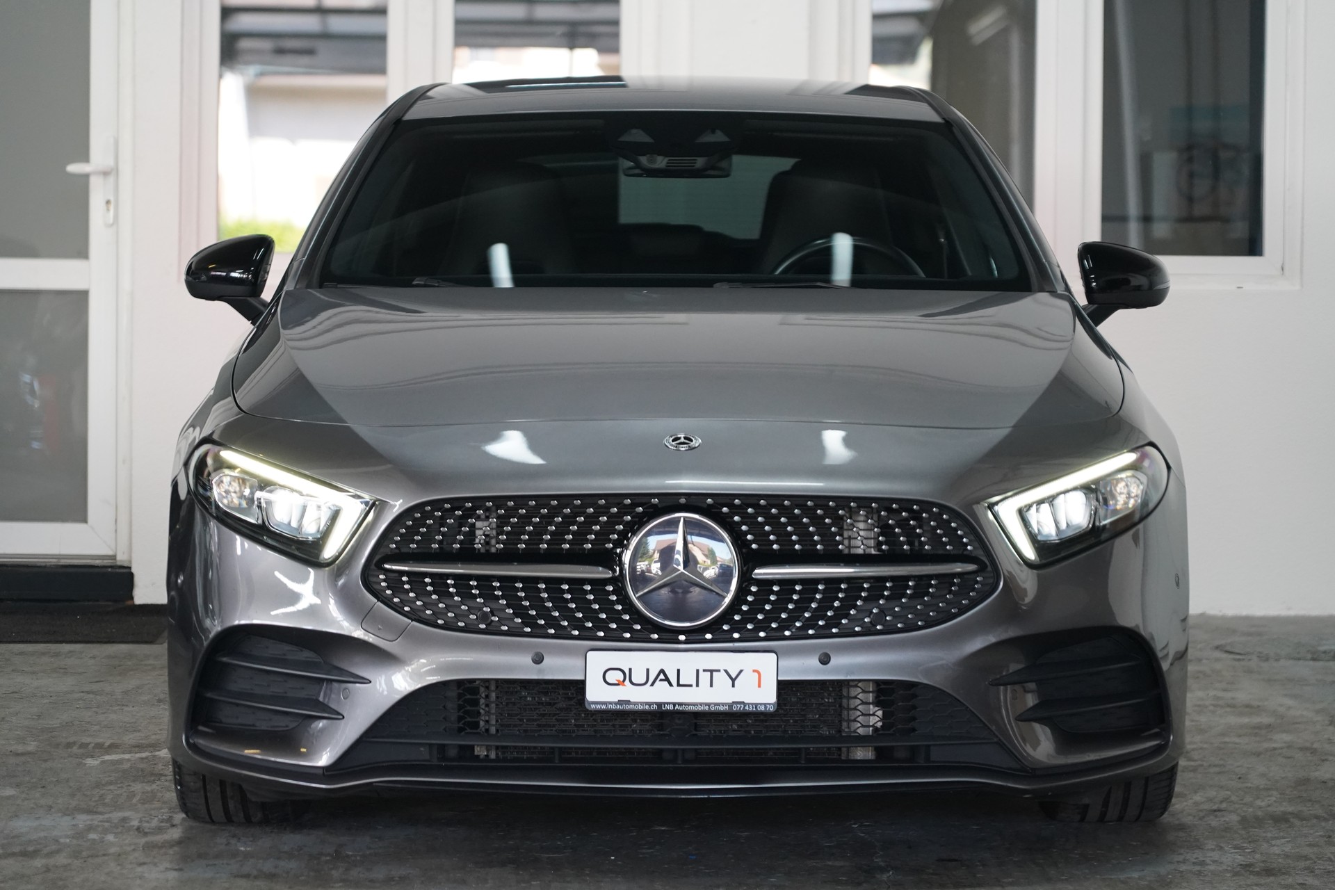 MERCEDES-BENZ A 180 AMG Line 7G-DCT-showroom-element-2