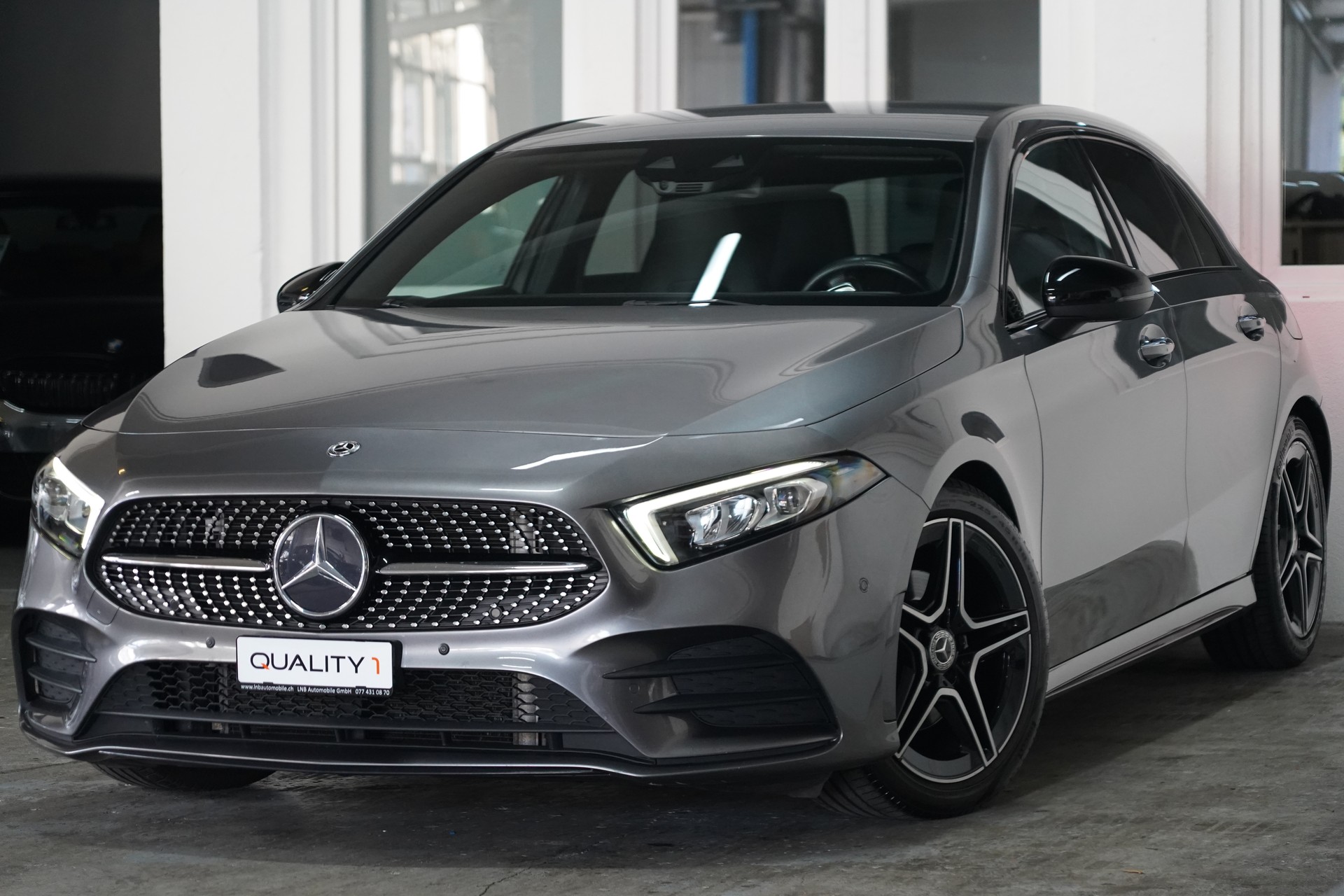 MERCEDES-BENZ A 180 AMG Line 7G-DCT-showroom-element-3