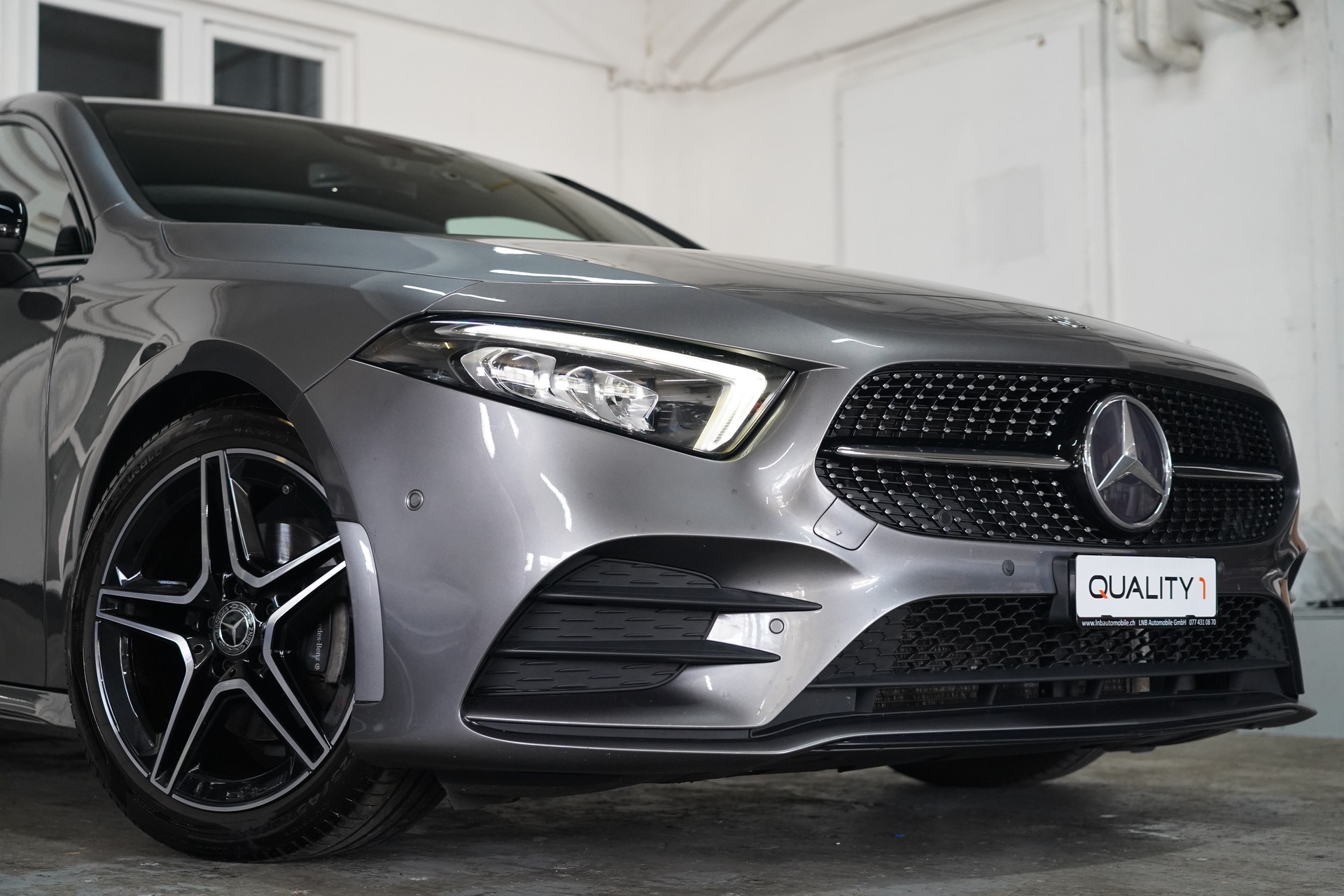 MERCEDES-BENZ A 180 AMG Line 7G-DCT-showroom-element-1