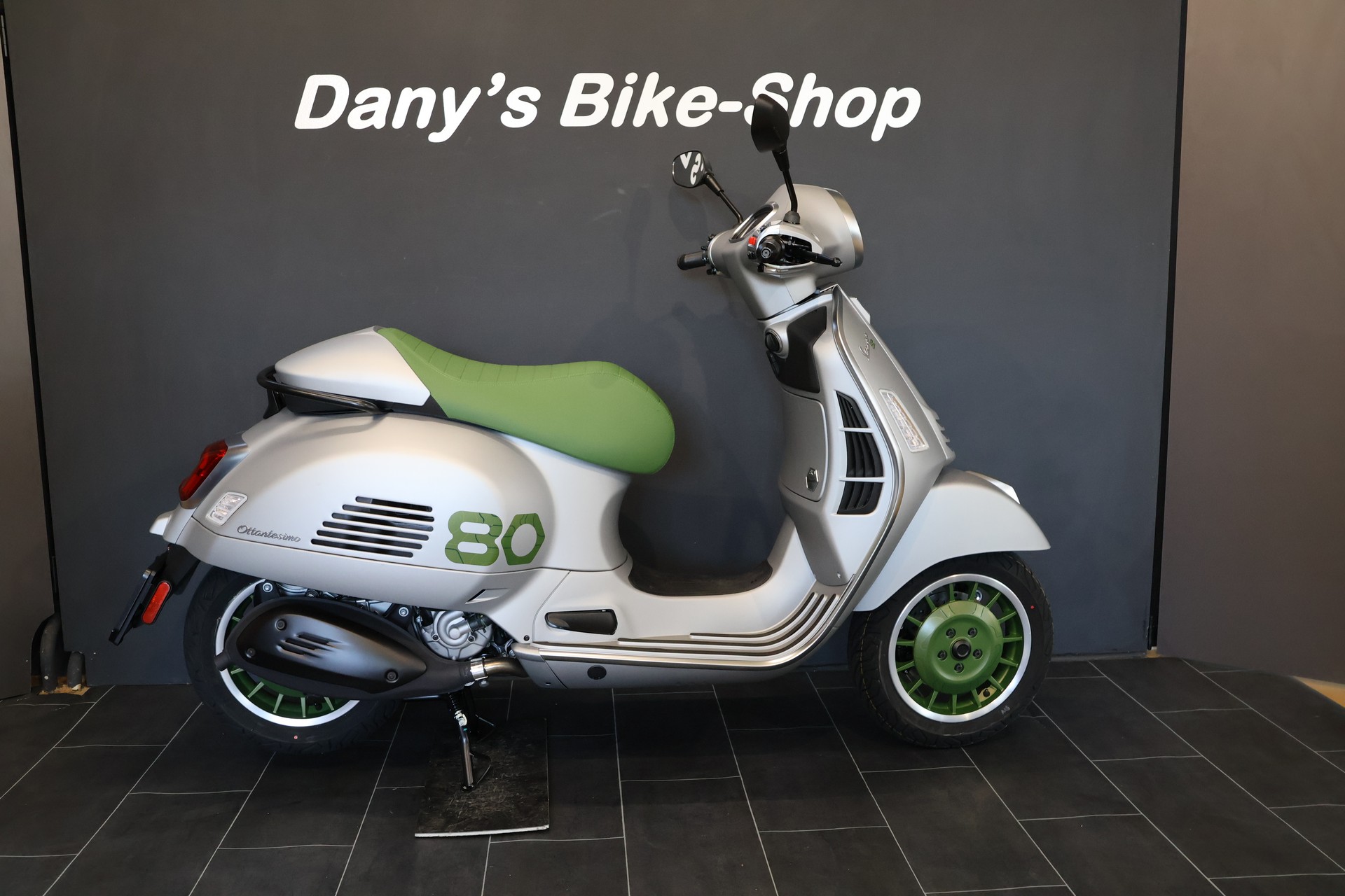PIAGGIO Vespa GTS 310 Edizione Ottantesimo No. 31/1946 (4 Jahre Garantie)-showroom-element-1