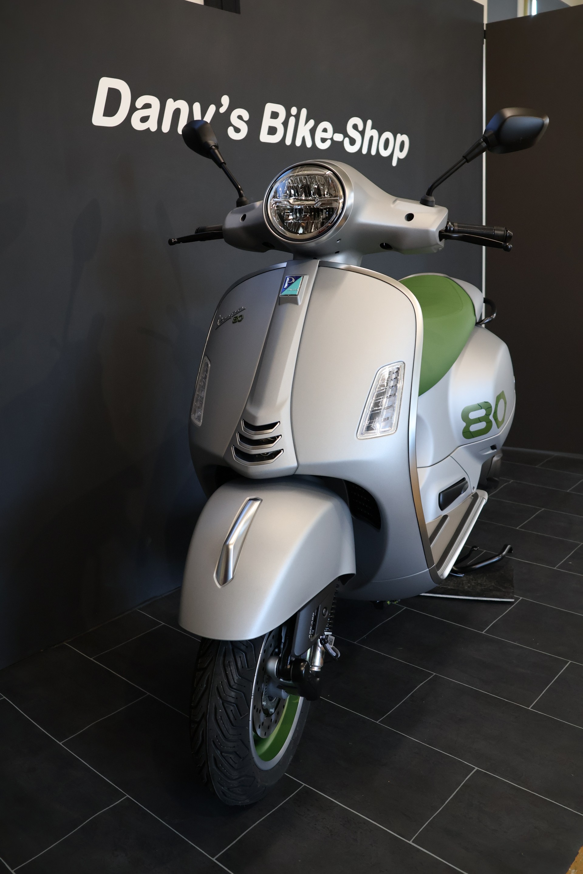 PIAGGIO Vespa GTS 310 Edizione Ottantesimo No. 31/1946 (4 Jahre Garantie)-showroom-element-3