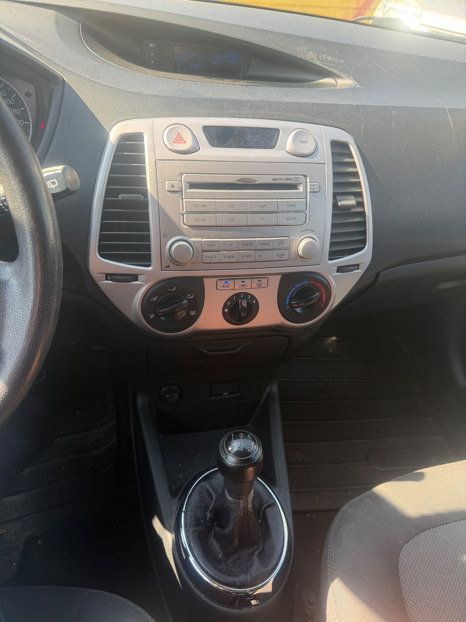HYUNDAI i20 1.2 Comfort-image-9
