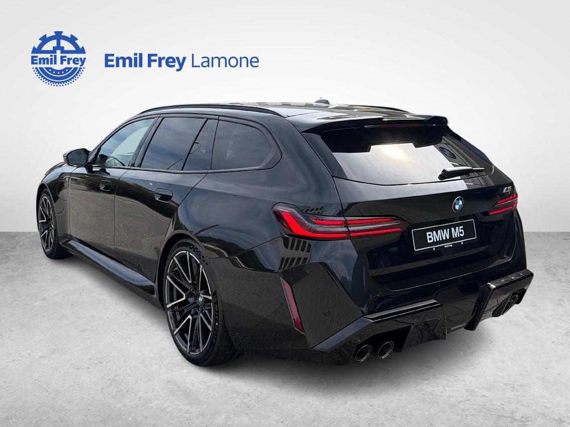 BMW M5 xDrive Touring-showroom-element-2