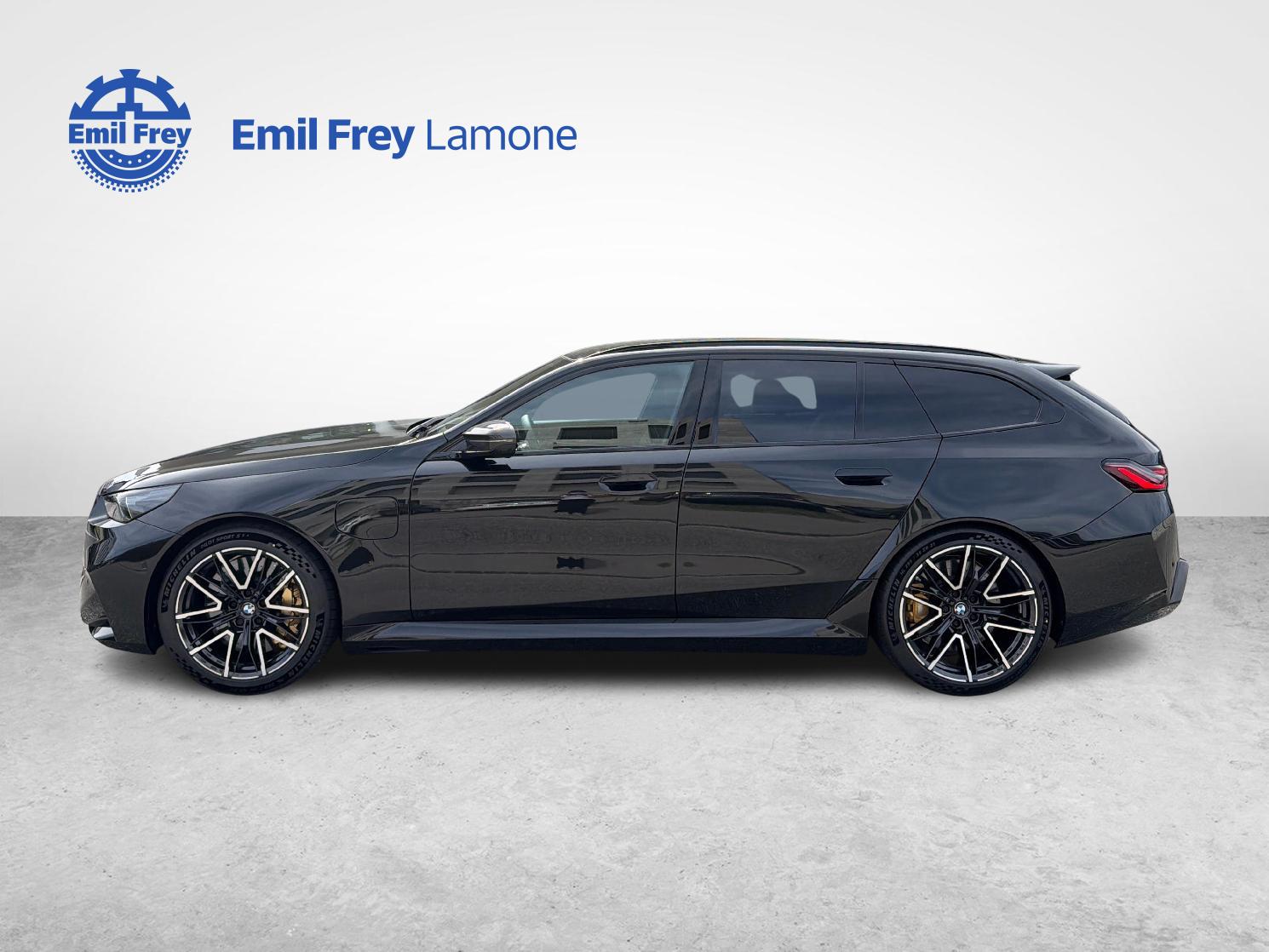 BMW M5 xDrive Touring-showroom-element-1