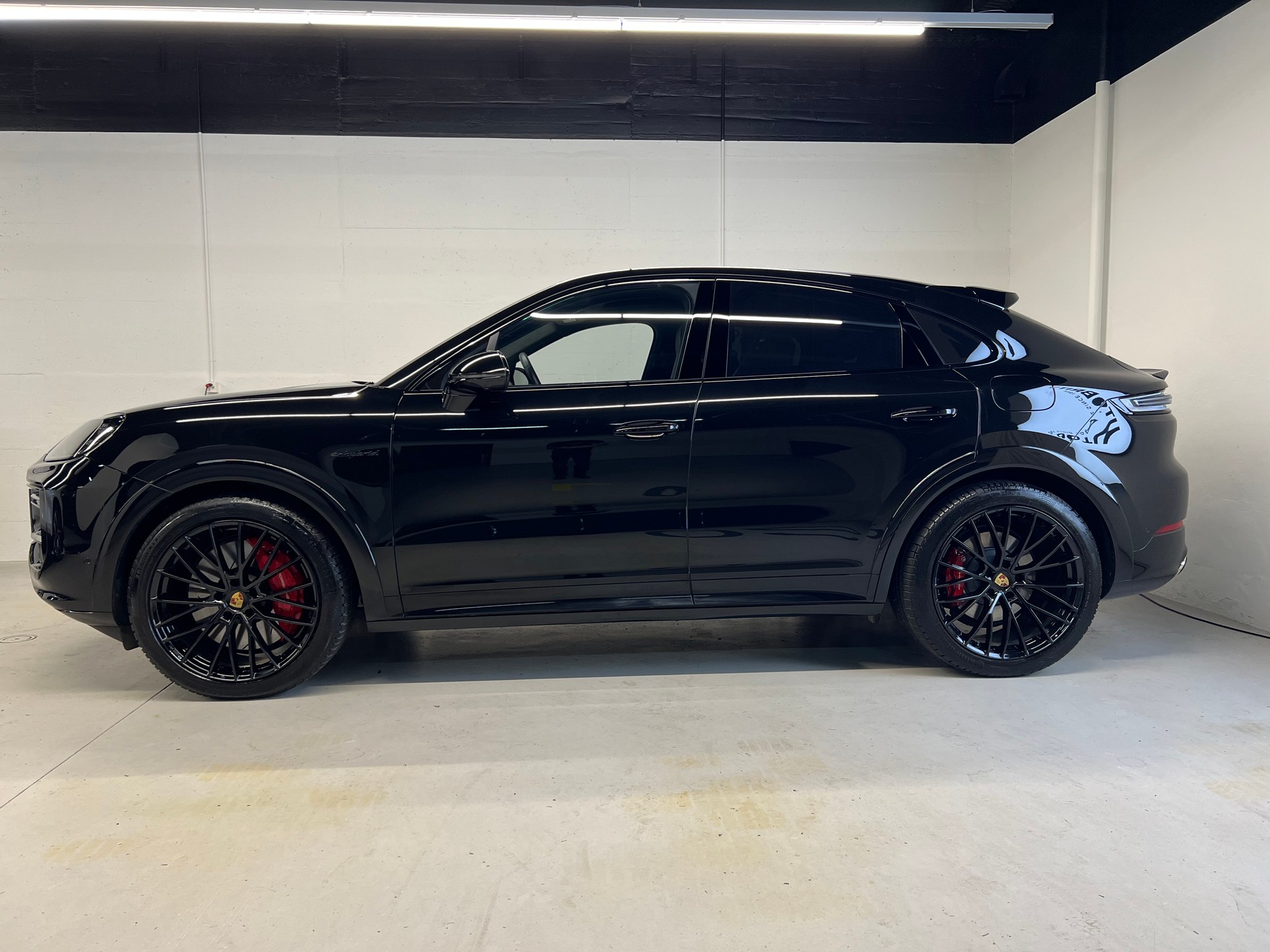 PORSCHE Cayenne Coupé 4.0 V8 Turbo E-Hybrid-image-7
