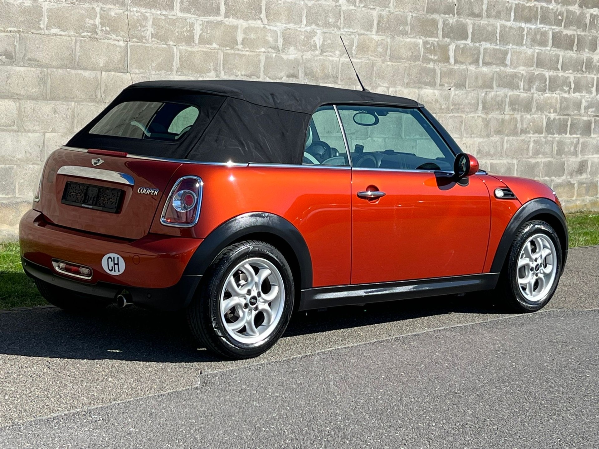 MINI Cooper Cabriolet-image-5