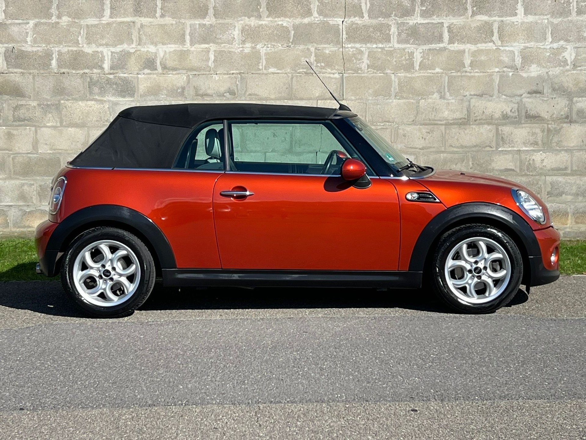 MINI Cooper Cabriolet-image-4