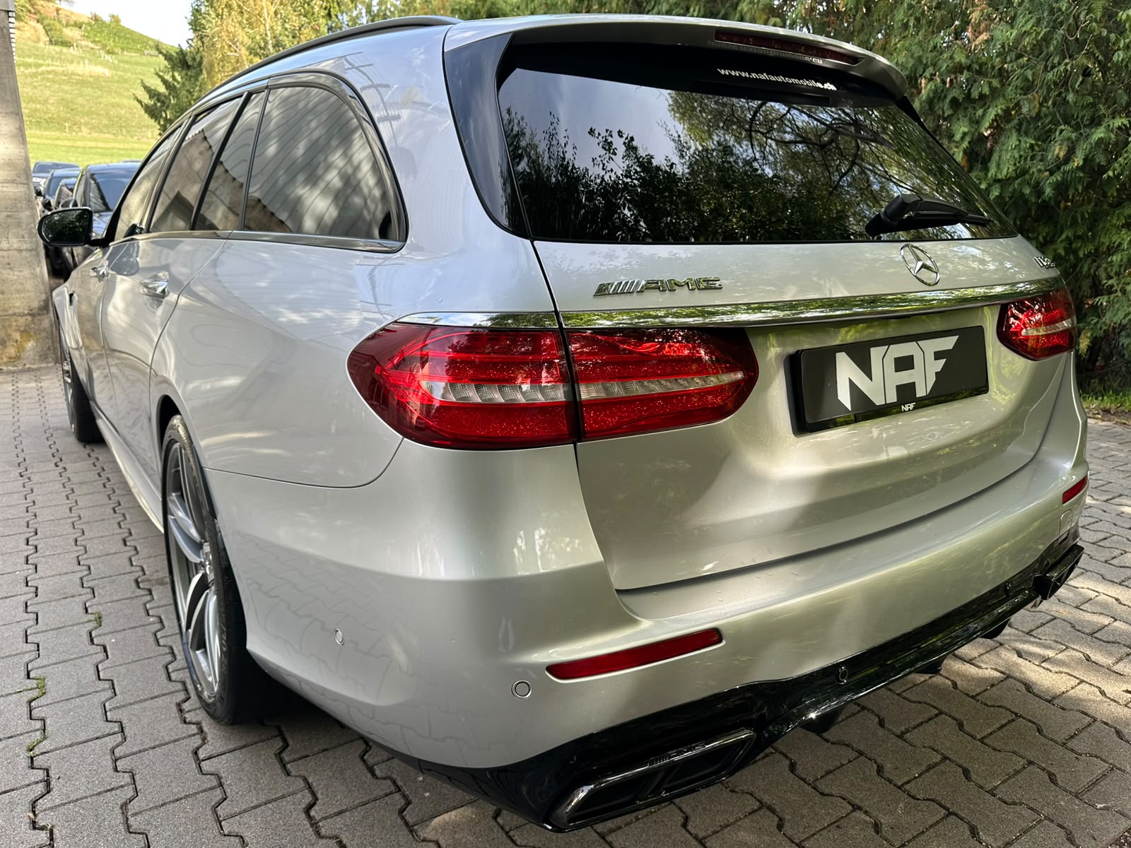 MERCEDES-BENZ E 63 AMG S 4 Matic 9G-Tronic-showroom-element-2
