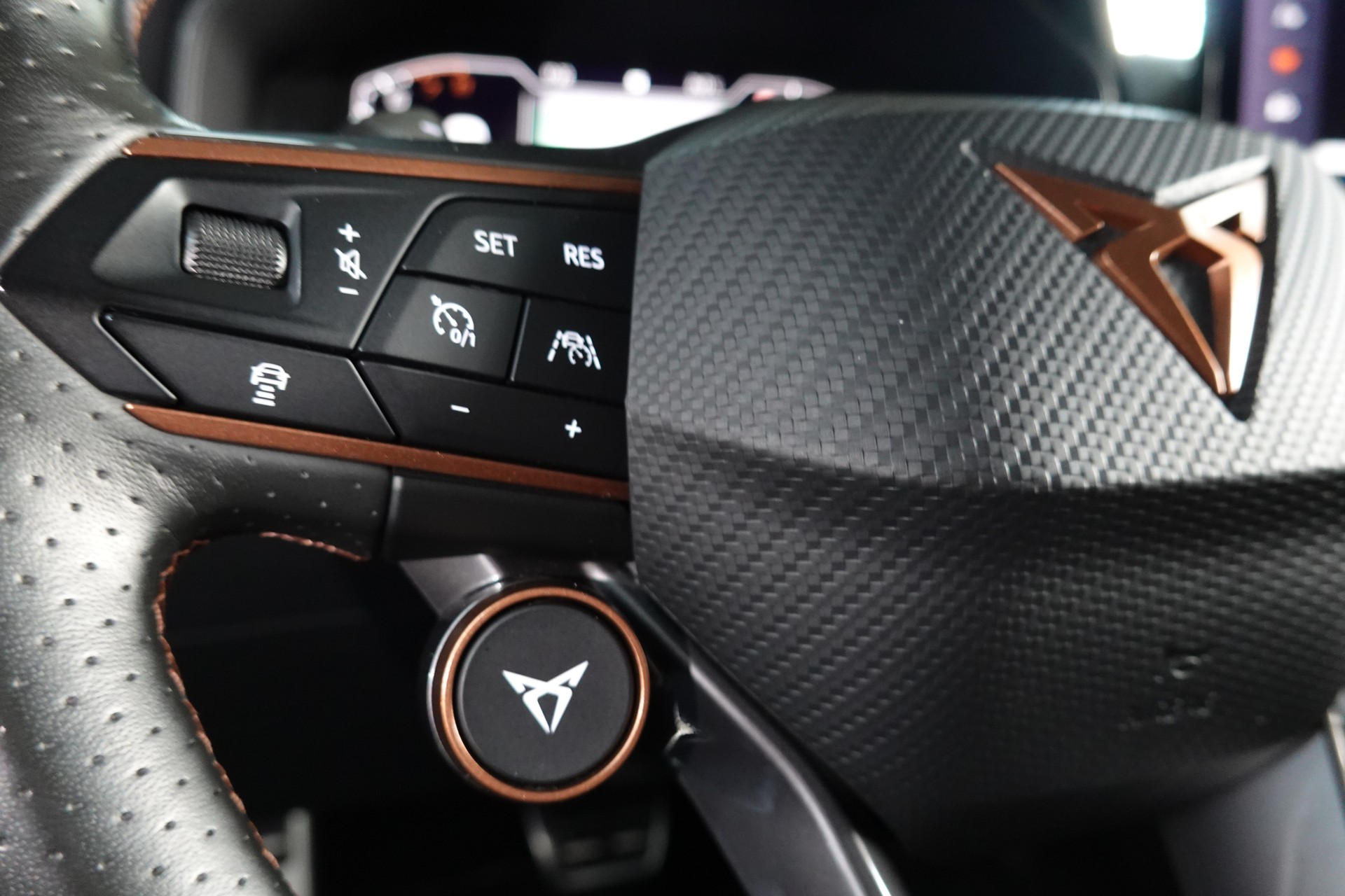 CUPRA FORMENTOR 2.0TSI SILVER 4DRIVE DSG CH-FZ APR 385-image-34