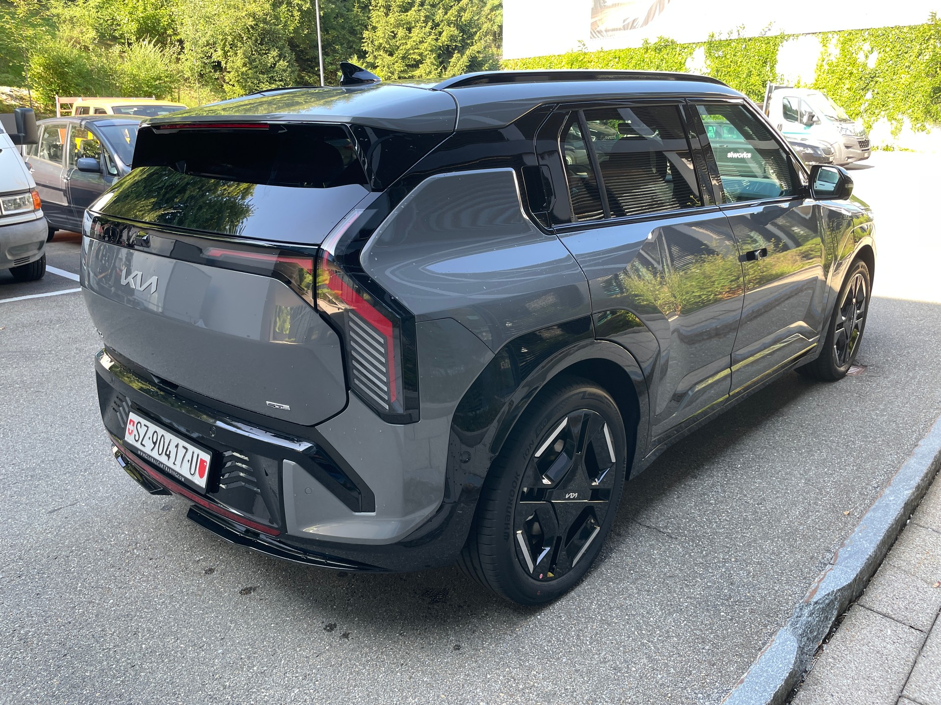 KIA EV3 81,4 kWh GT-Line mit GT-Line Pack, Panoramadach, V2L, AHK (MODELL 26)-image-4