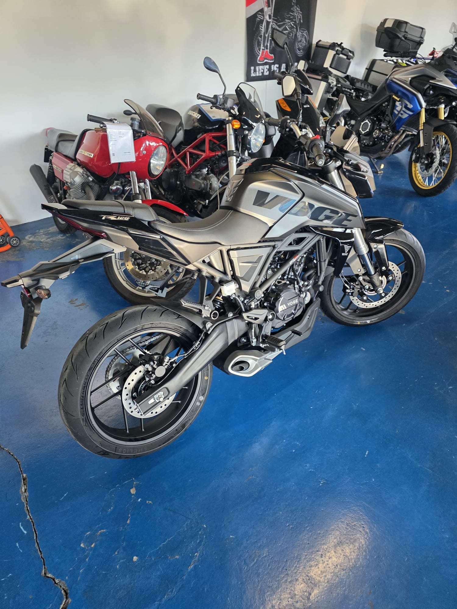 VOGE 125R-image-1