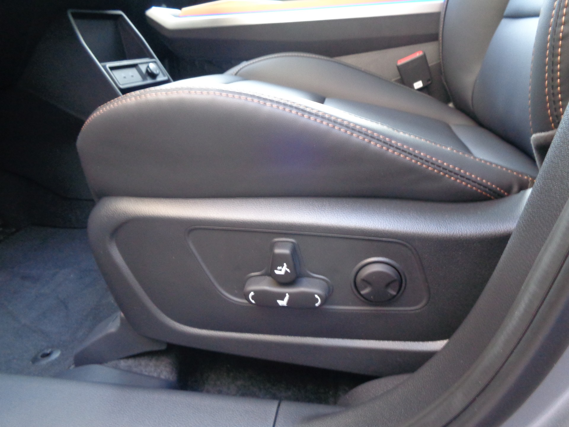 KGM-SsangYong Titanium-image-11