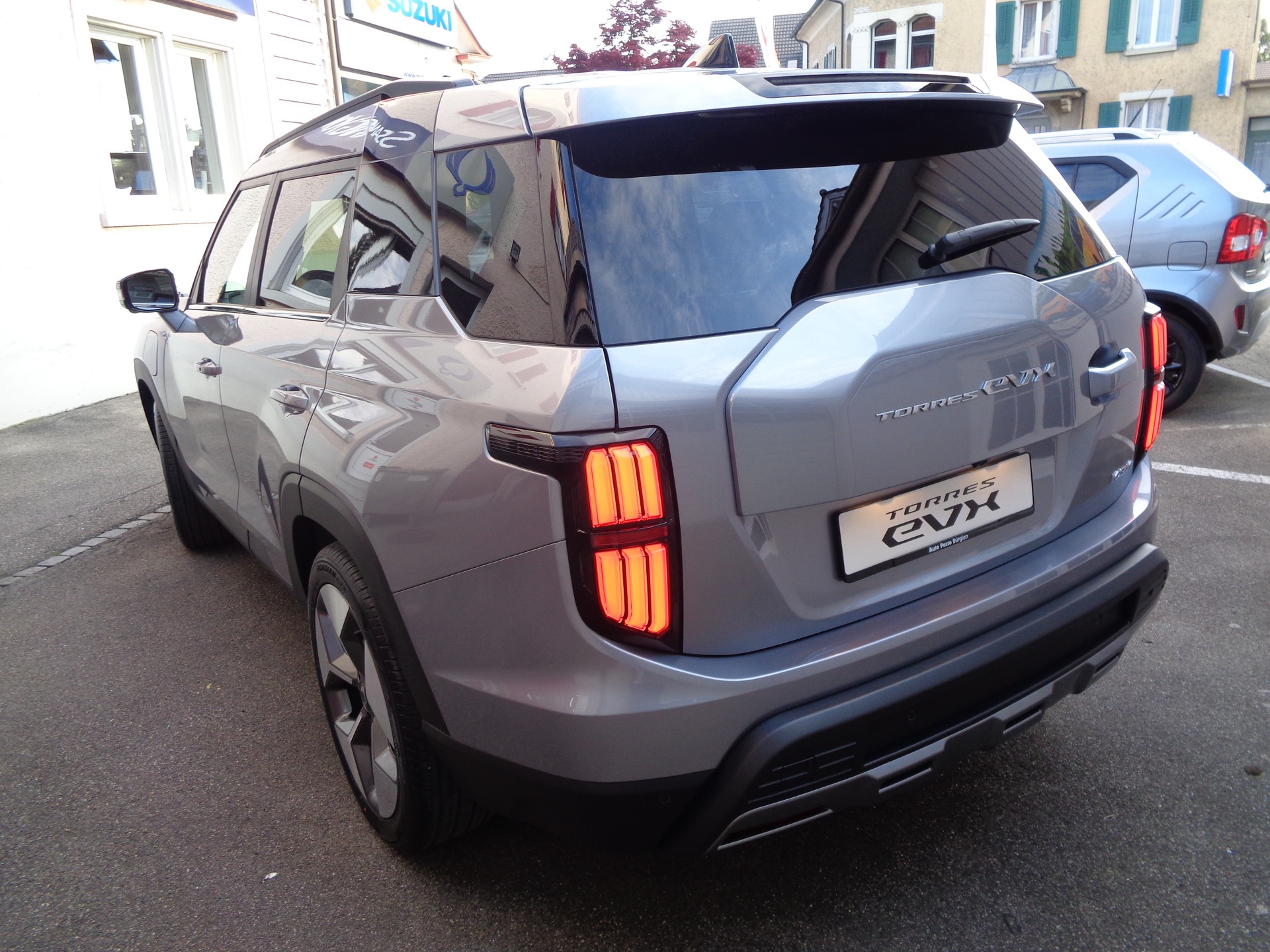 KGM-SsangYong Titanium-image-4