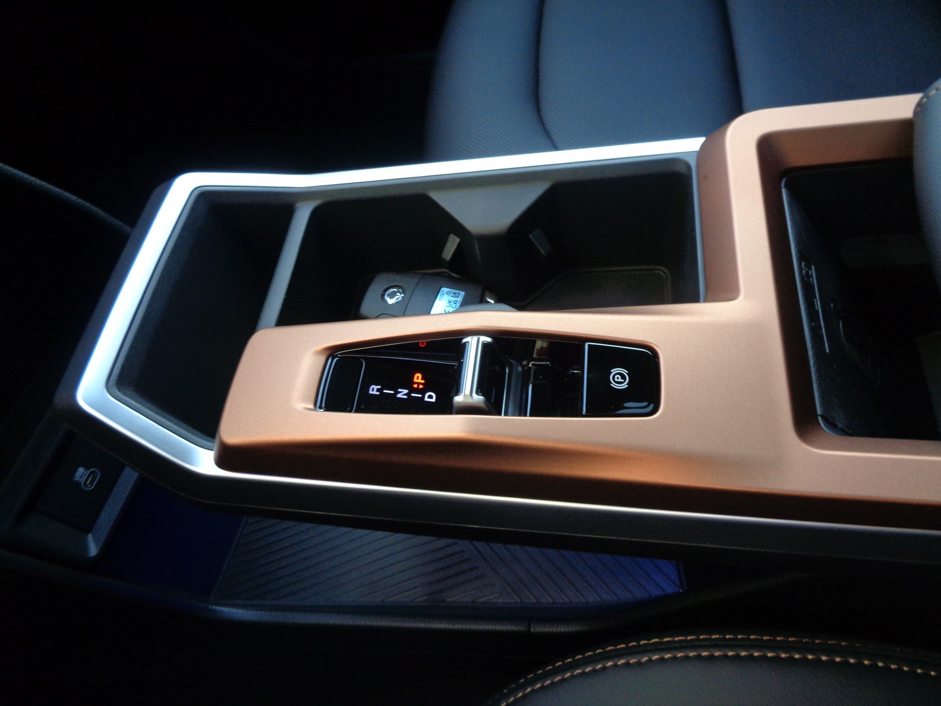 KGM-SsangYong Titanium-image-12