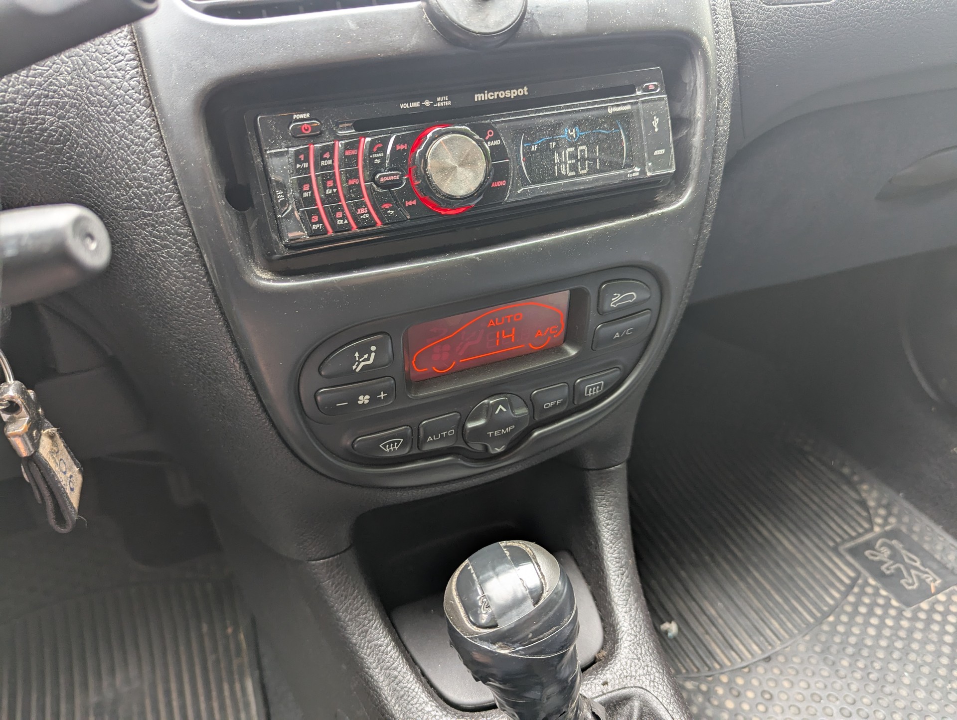 PEUGEOT 206 1.6 XT-image-9