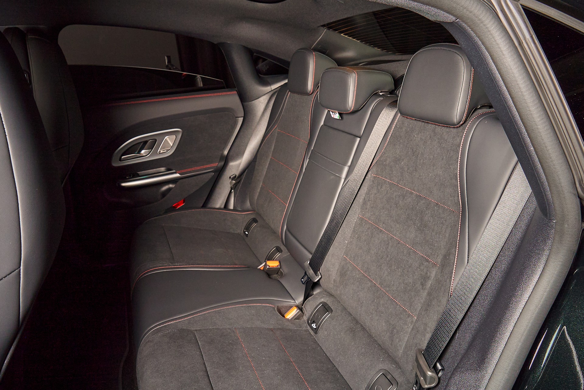MERCEDES-BENZ CLA 350 EQ Technology 4Matic-image-13
