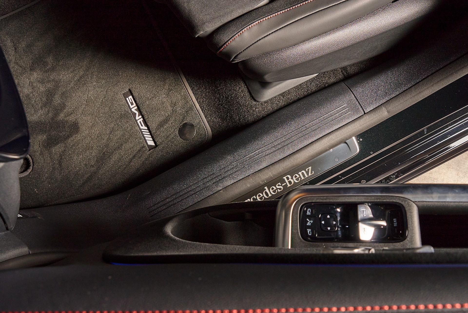 MERCEDES-BENZ CLA 350 EQ Technology 4Matic-image-9
