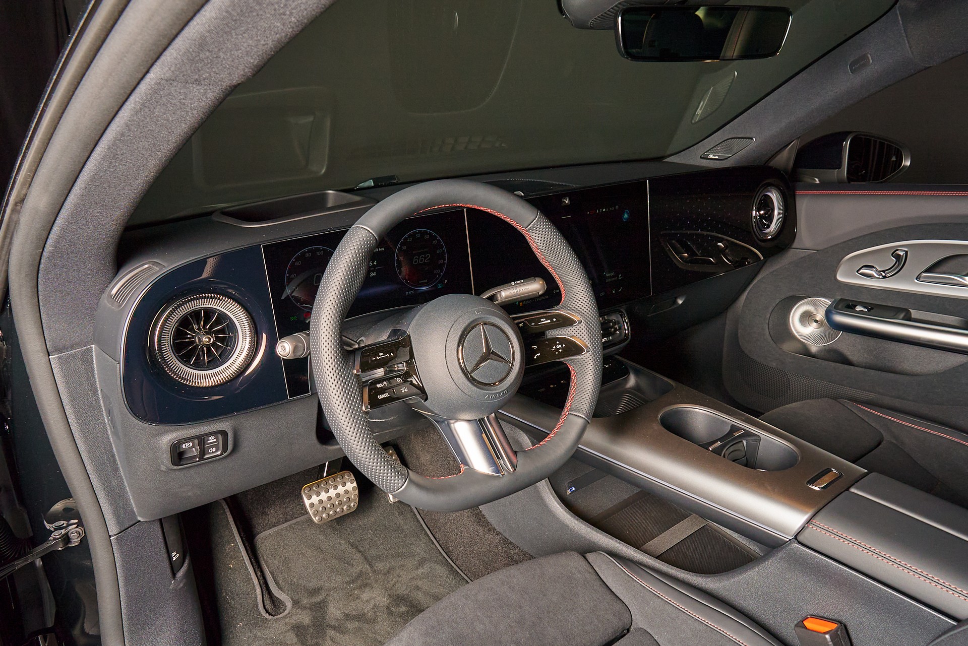 MERCEDES-BENZ CLA 350 EQ Technology 4Matic-image-11