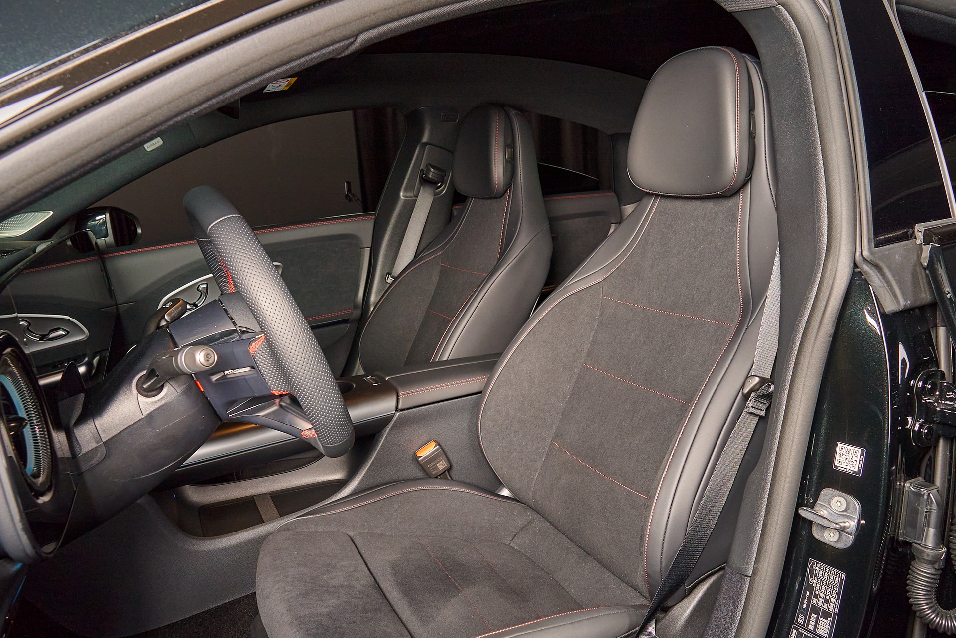 MERCEDES-BENZ CLA 350 EQ Technology 4Matic-image-12