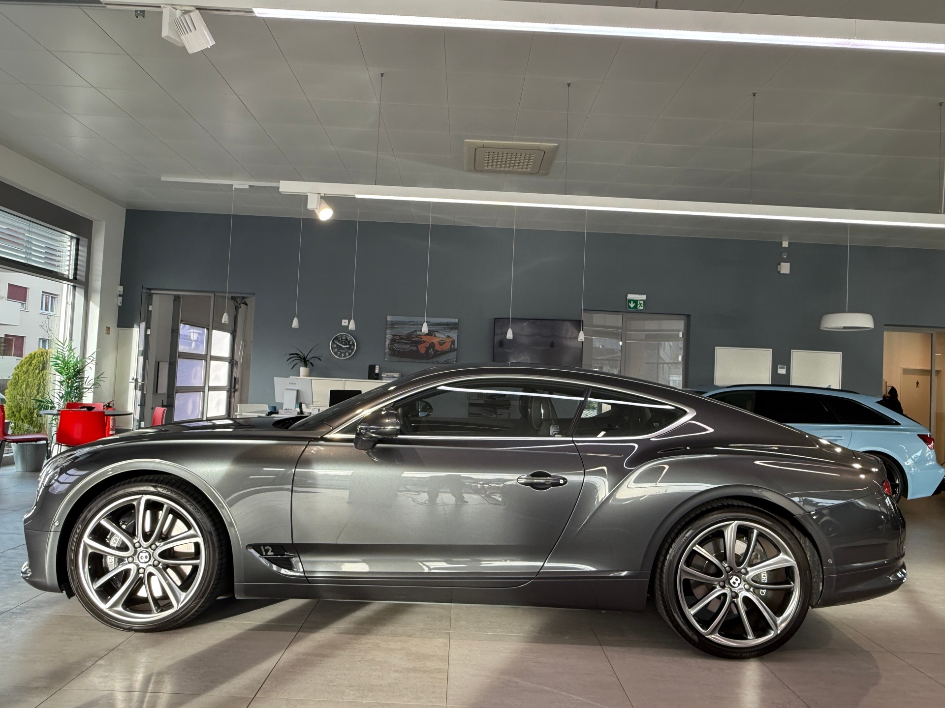 BENTLEY Continental GT 6.0 W12-showroom-element-3
