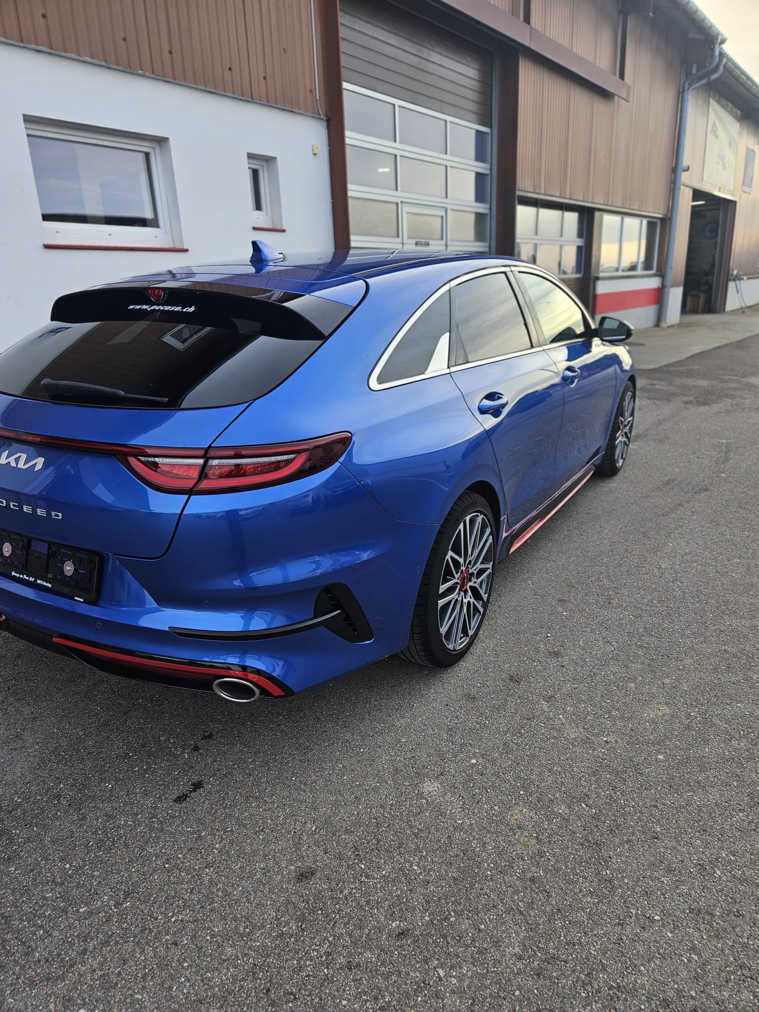 KIA ProCeed 1.6 T-GDi GT DCT-image-6