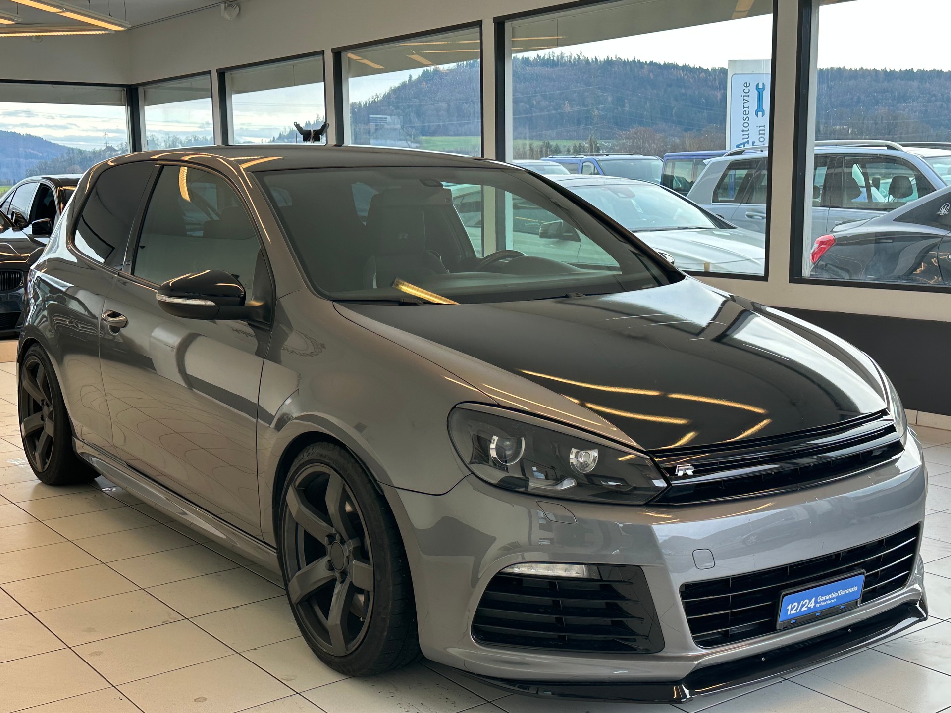 VW Golf 2.0 TSI R 4Motion-image-2