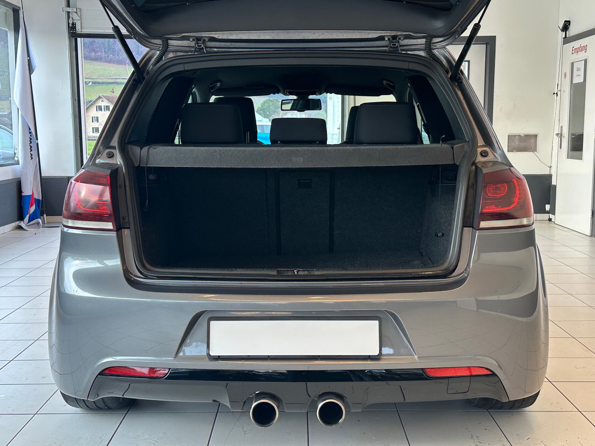 VW Golf 2.0 TSI R 4Motion-image-5