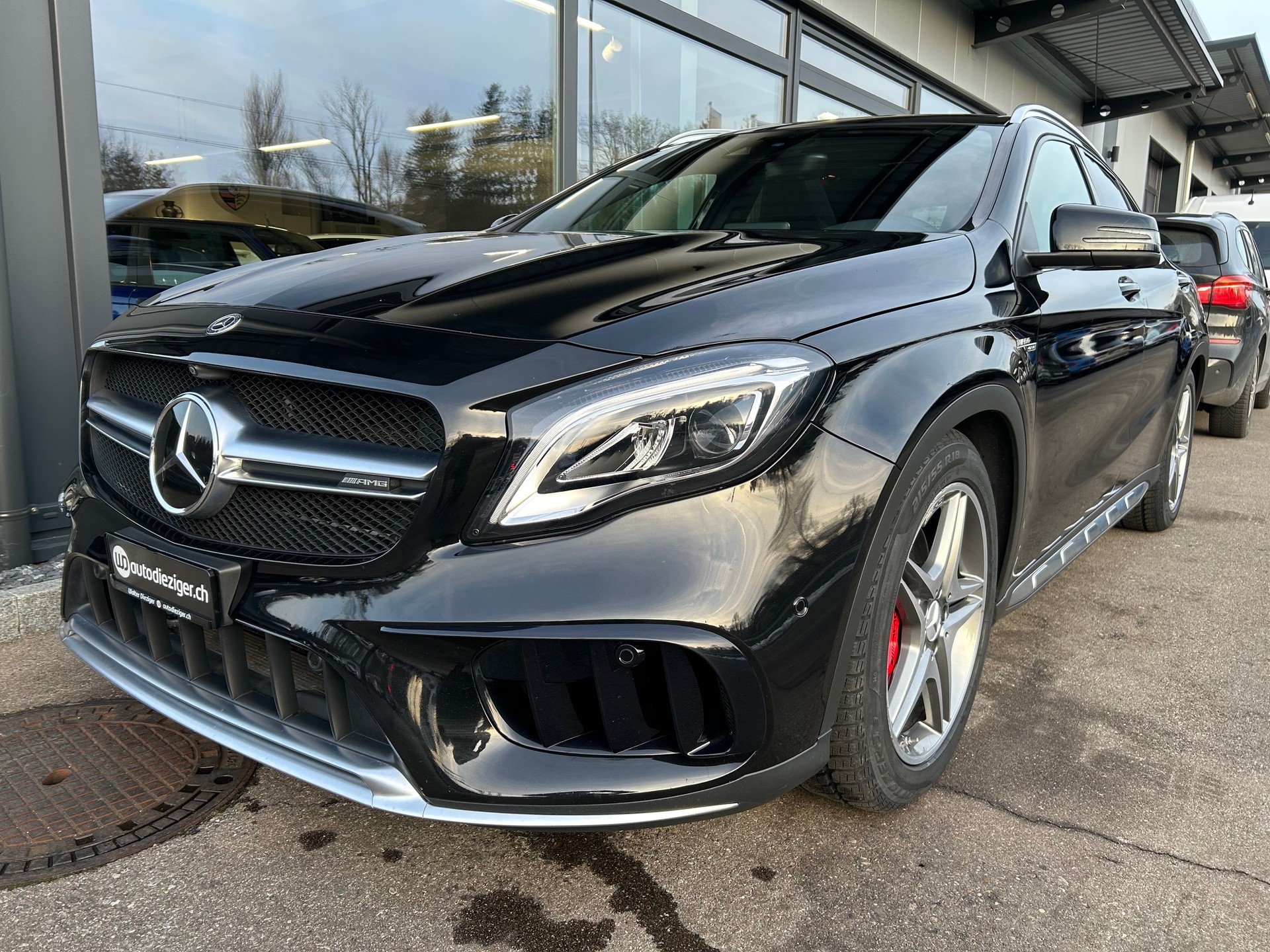 MERCEDES-BENZ GLA 45 AMG 4Matic 7G-DCT-image-2