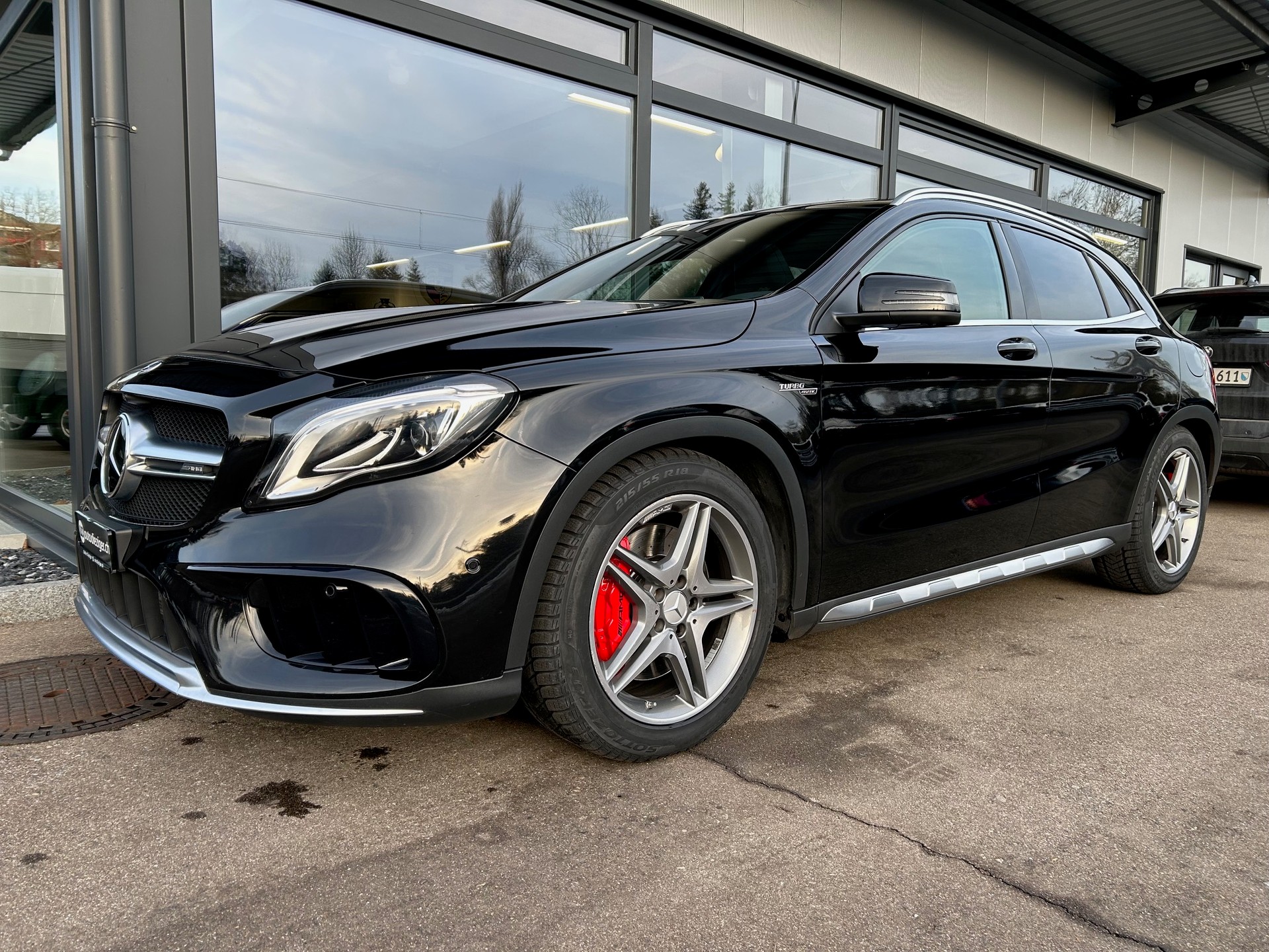 MERCEDES-BENZ GLA 45 AMG 4Matic 7G-DCT-image-3