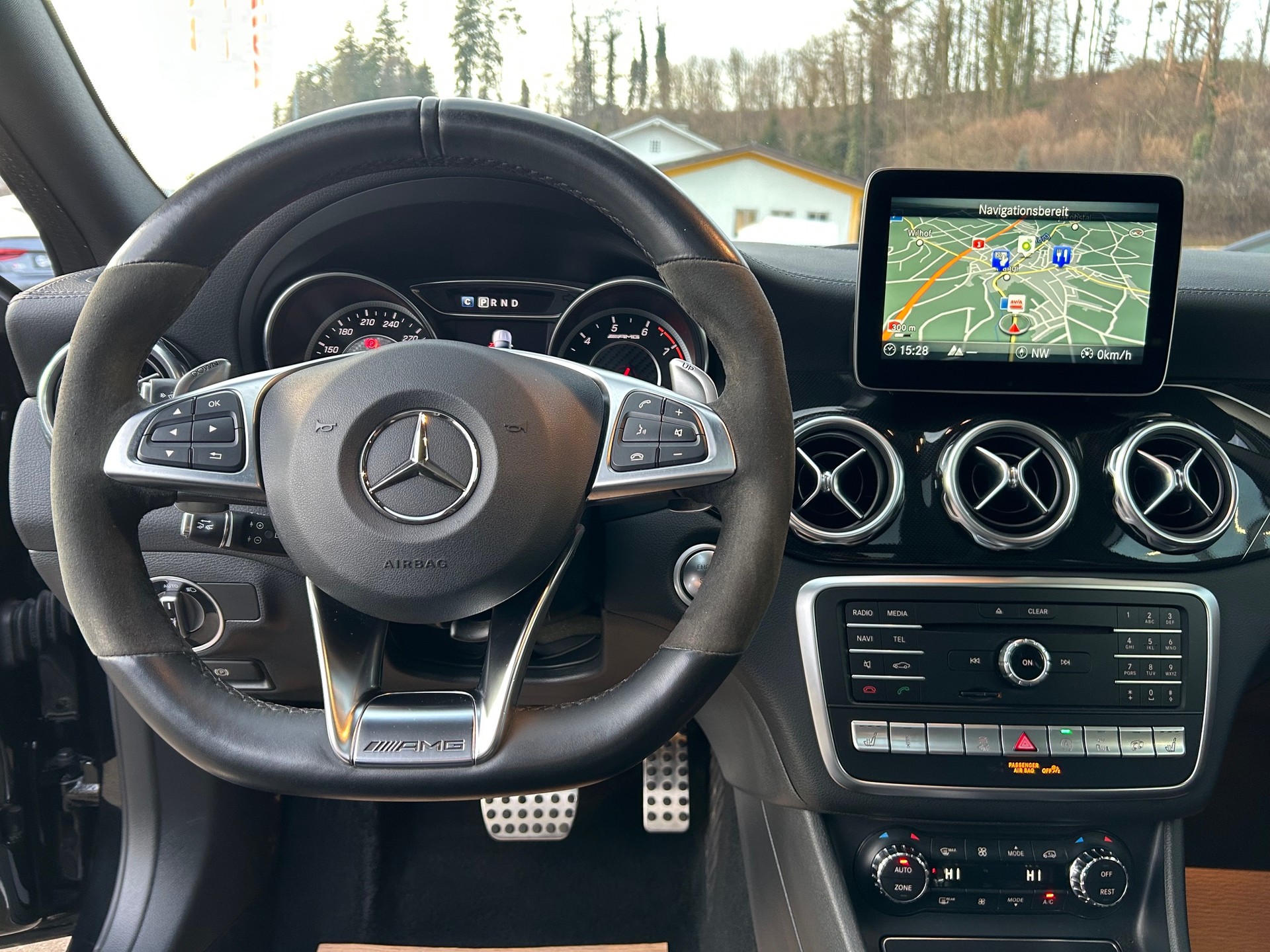 MERCEDES-BENZ GLA 45 AMG 4Matic 7G-DCT-image-11