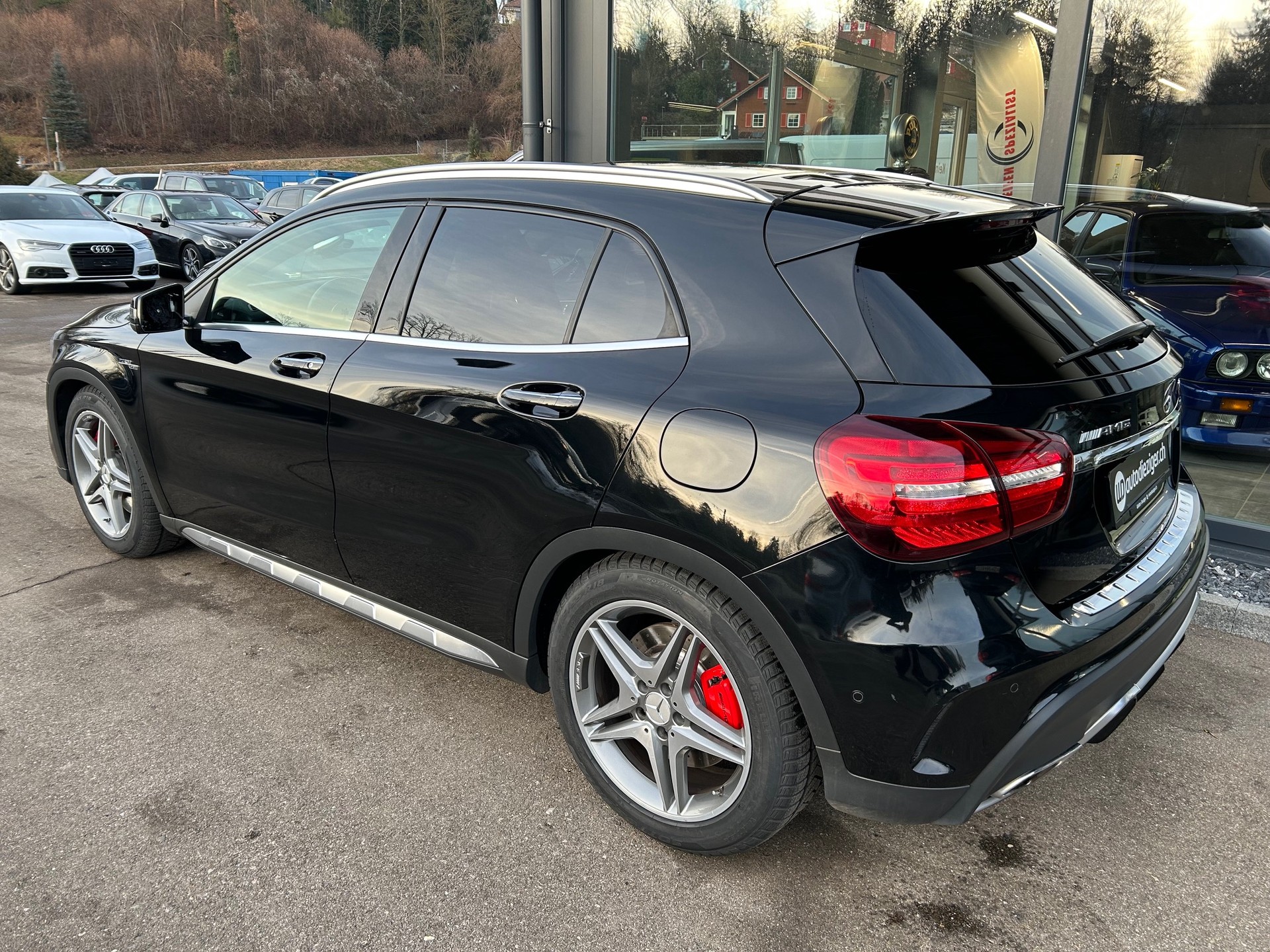 MERCEDES-BENZ GLA 45 AMG 4Matic 7G-DCT-image-4