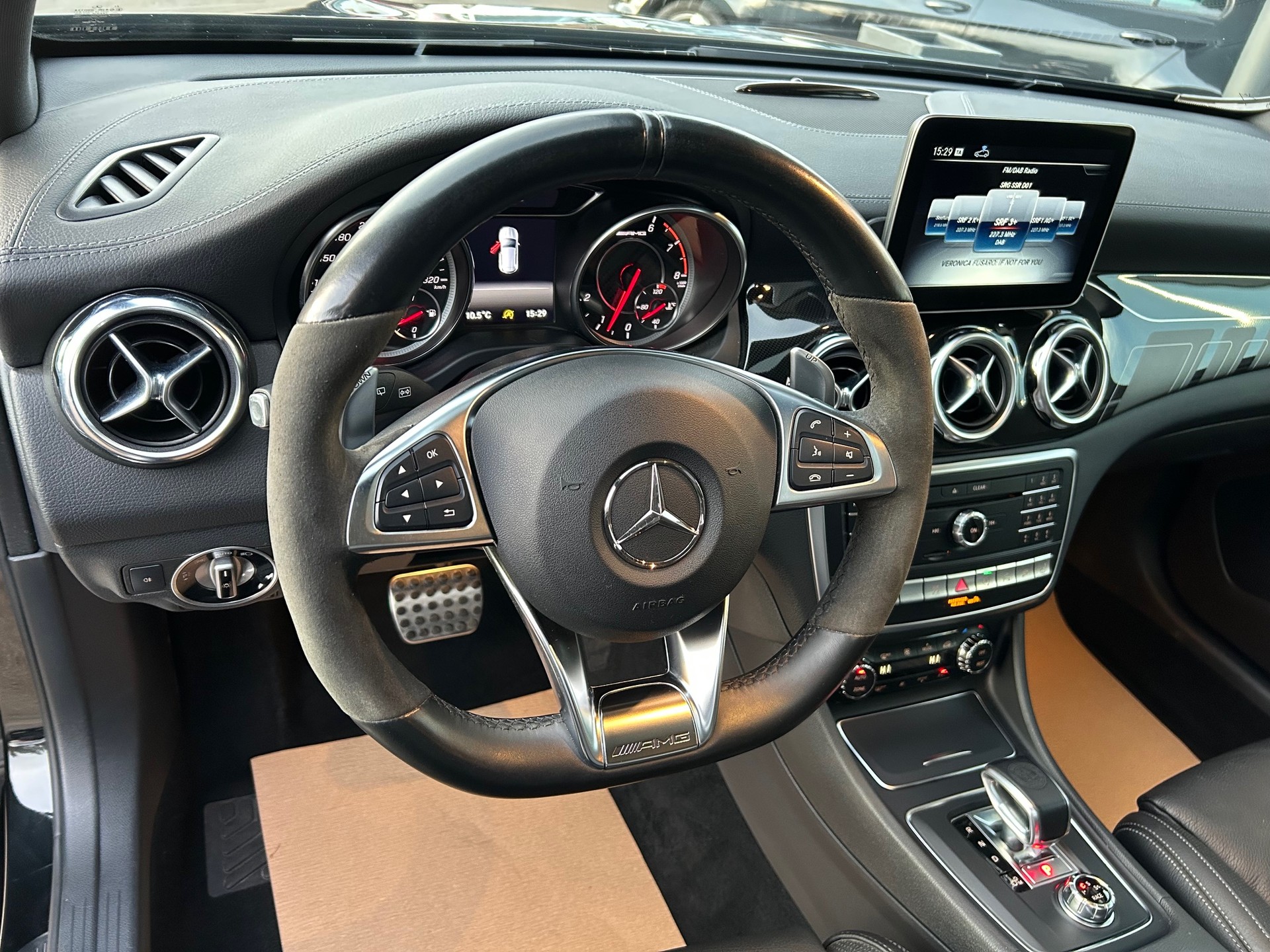 MERCEDES-BENZ GLA 45 AMG 4Matic 7G-DCT-image-12