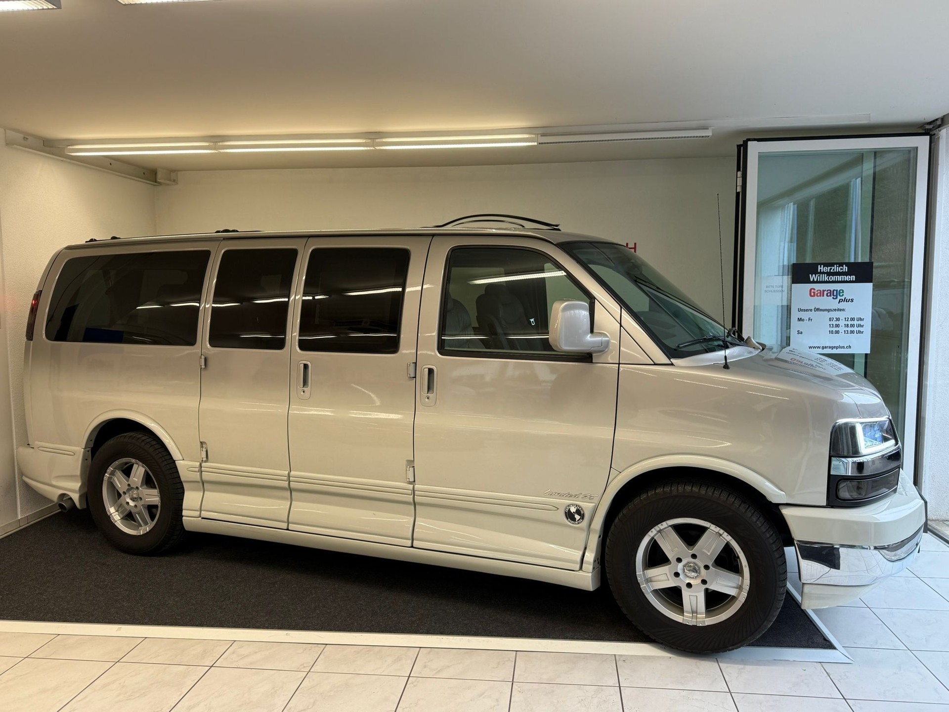 CHEVROLET EXPRESS H 1500-showroom-element-1
