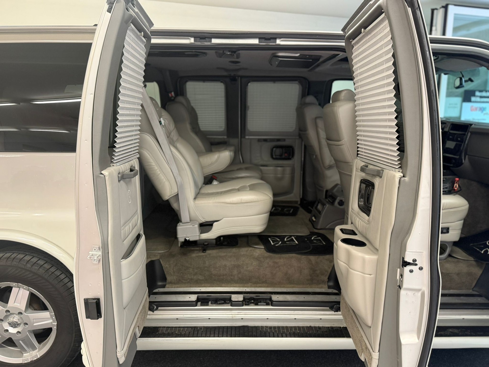 CHEVROLET EXPRESS H 1500-image-12