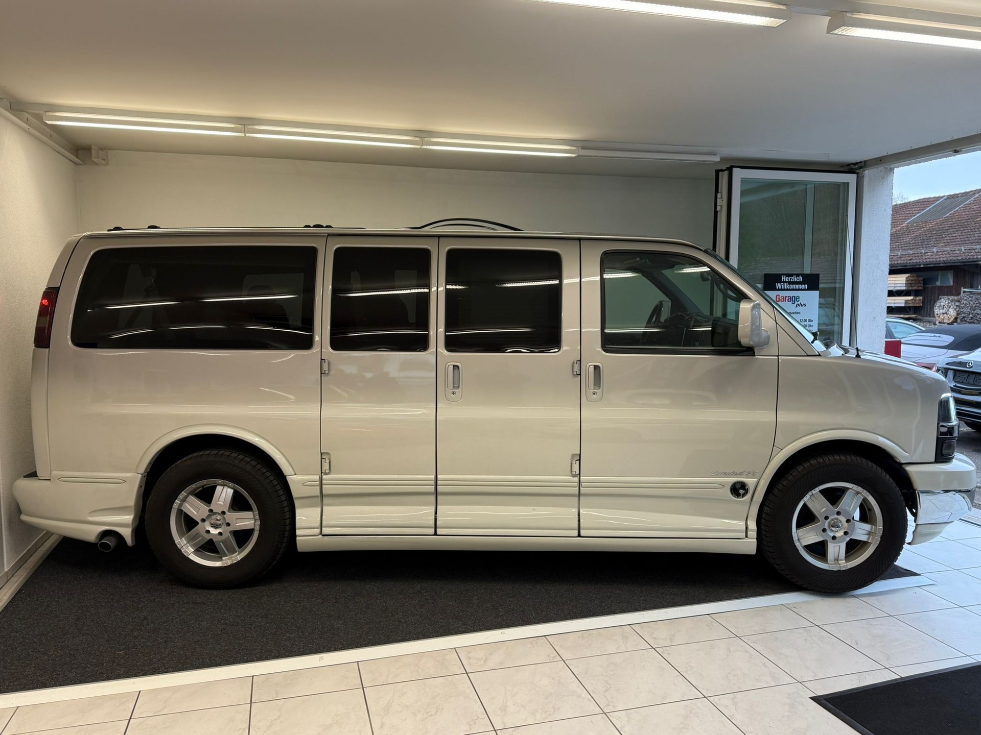 CHEVROLET EXPRESS H 1500-showroom-element-2