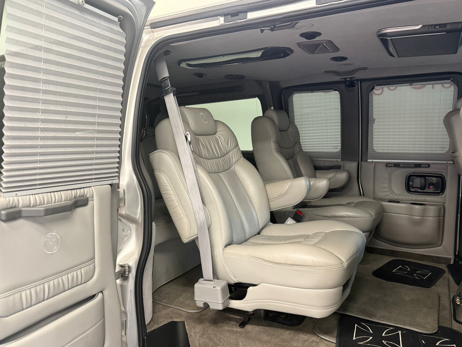 CHEVROLET EXPRESS H 1500-image-11