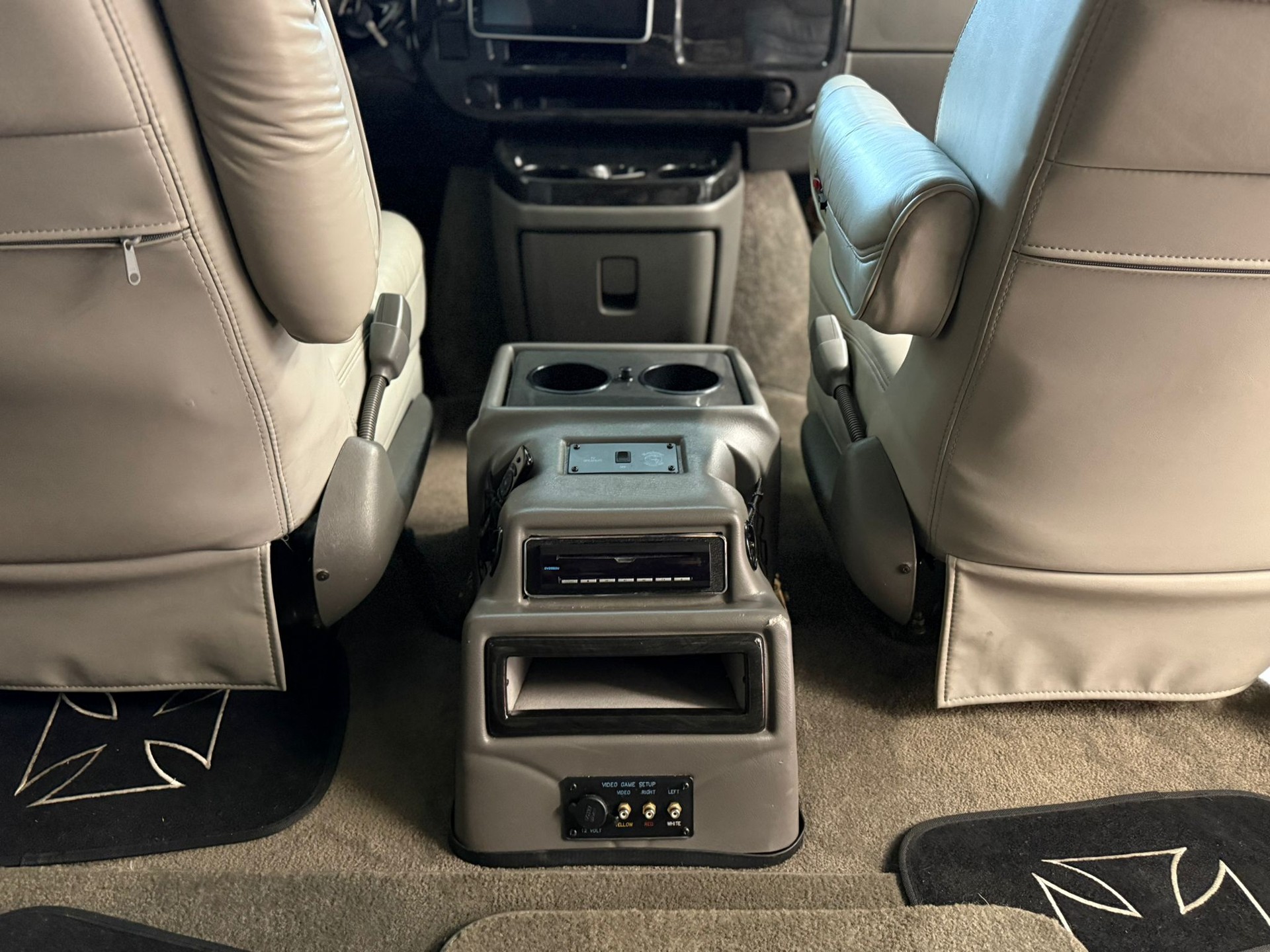 CHEVROLET EXPRESS H 1500-image-9