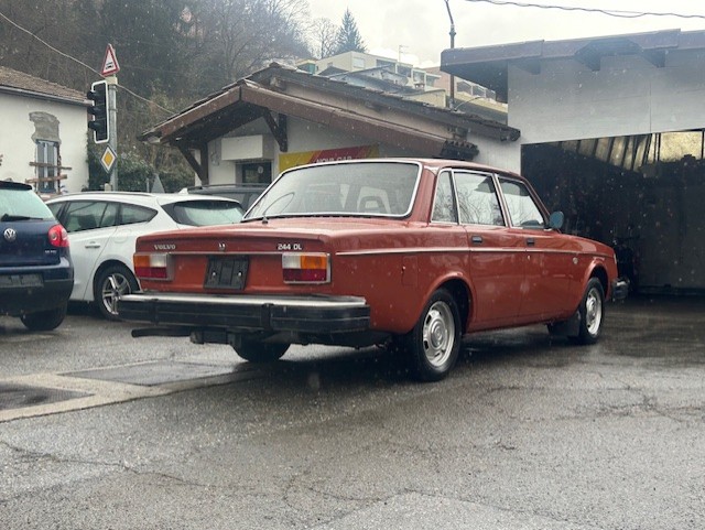 VOLVO 244 DL 2.1 ---VETERAN -----image-1