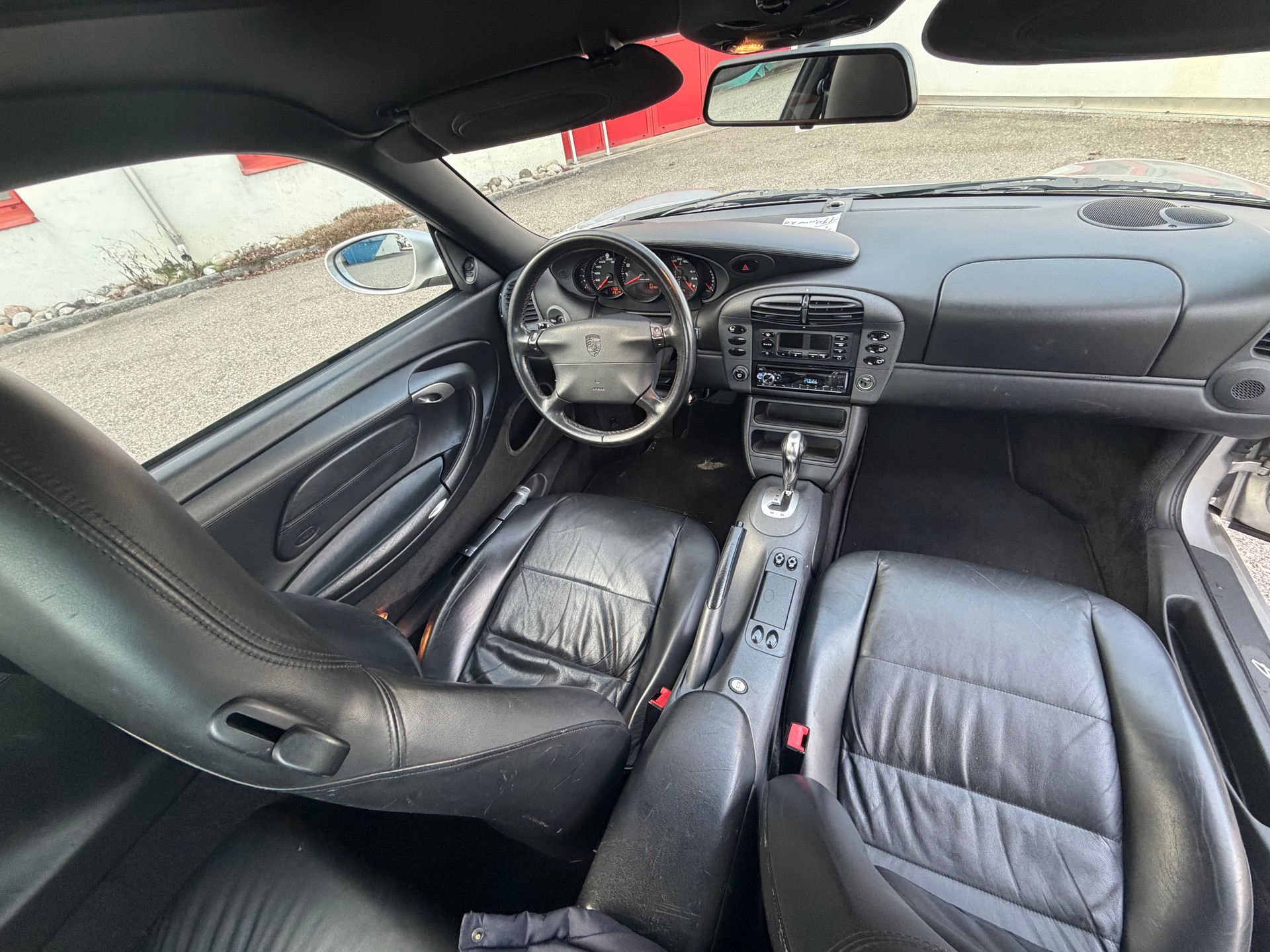 PORSCHE 911 Carrera 4-image-7