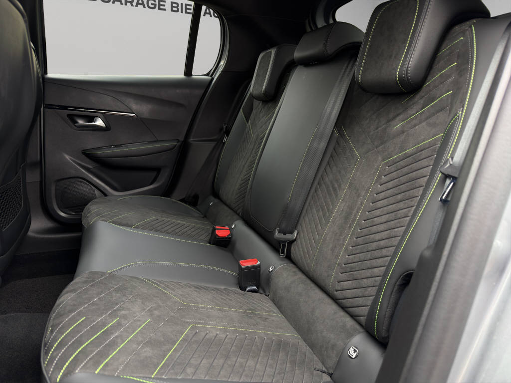 PEUGEOT 208 1.2 Hybrid 145 GT-image-6