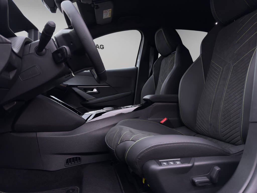 PEUGEOT 208 1.2 Hybrid 145 GT-image-8
