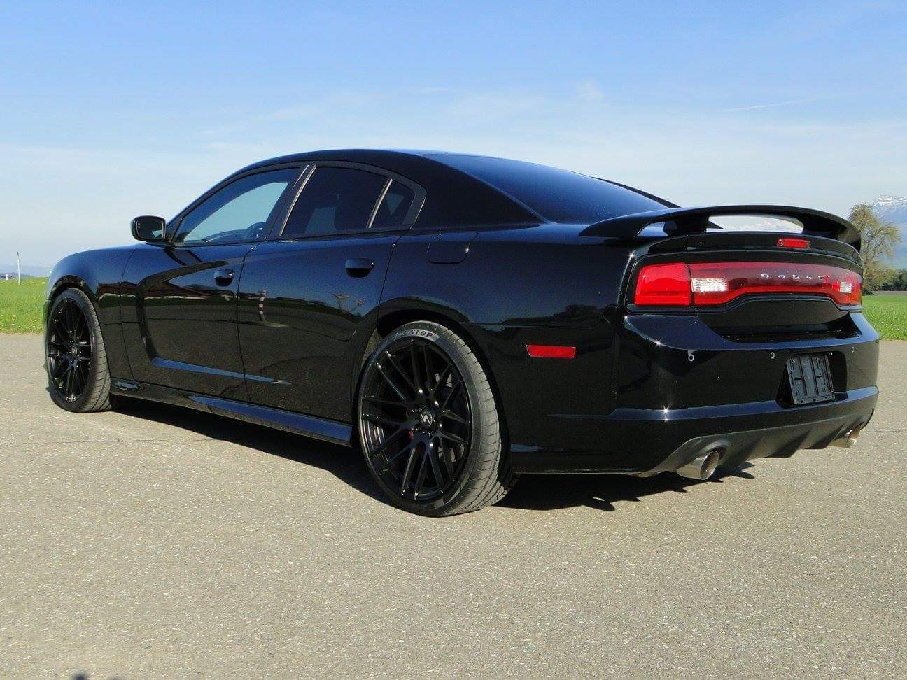 DODGE SRT-8-image-2